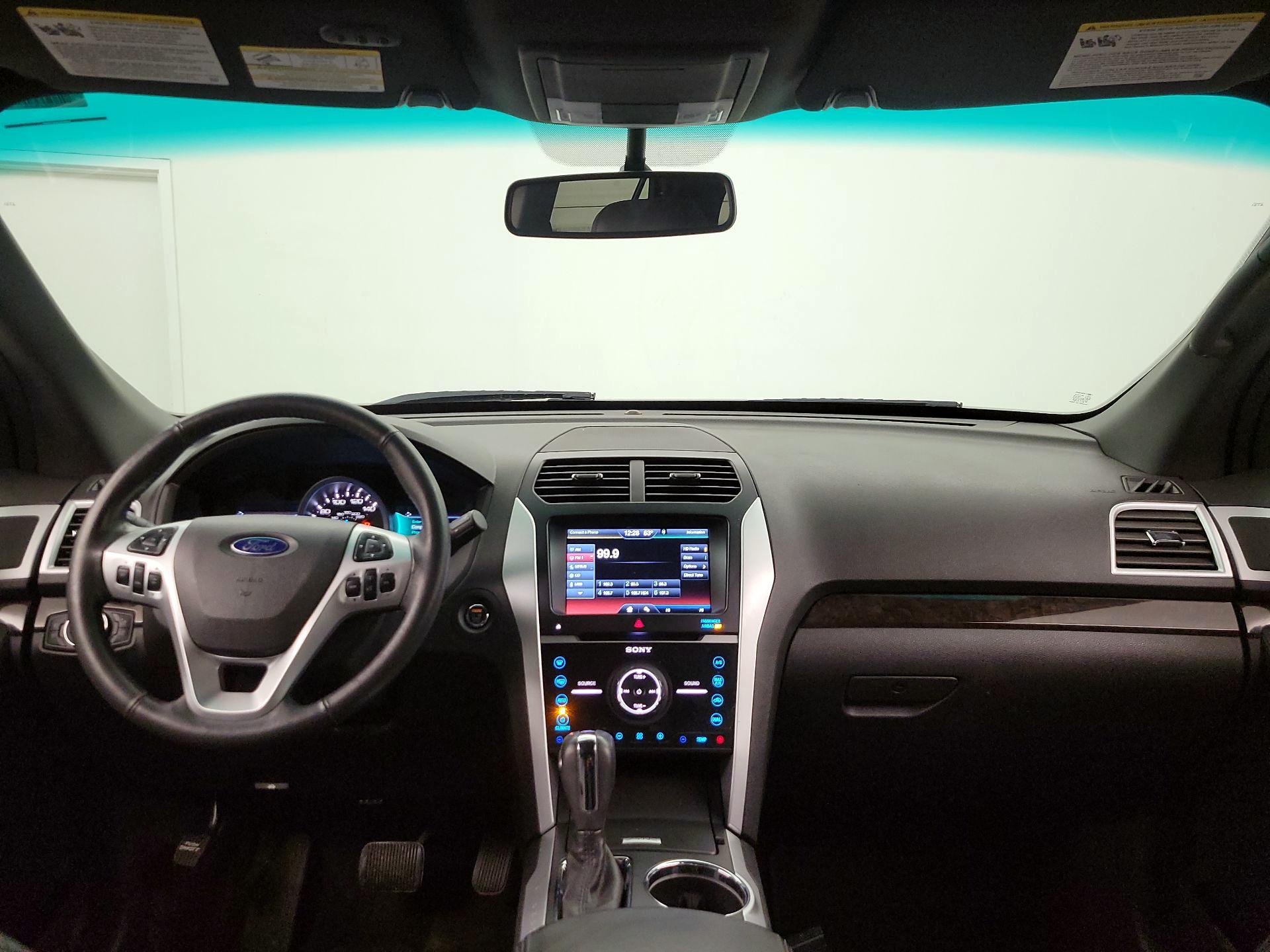 Thumbnail: 2015 Ford Explorer - 8