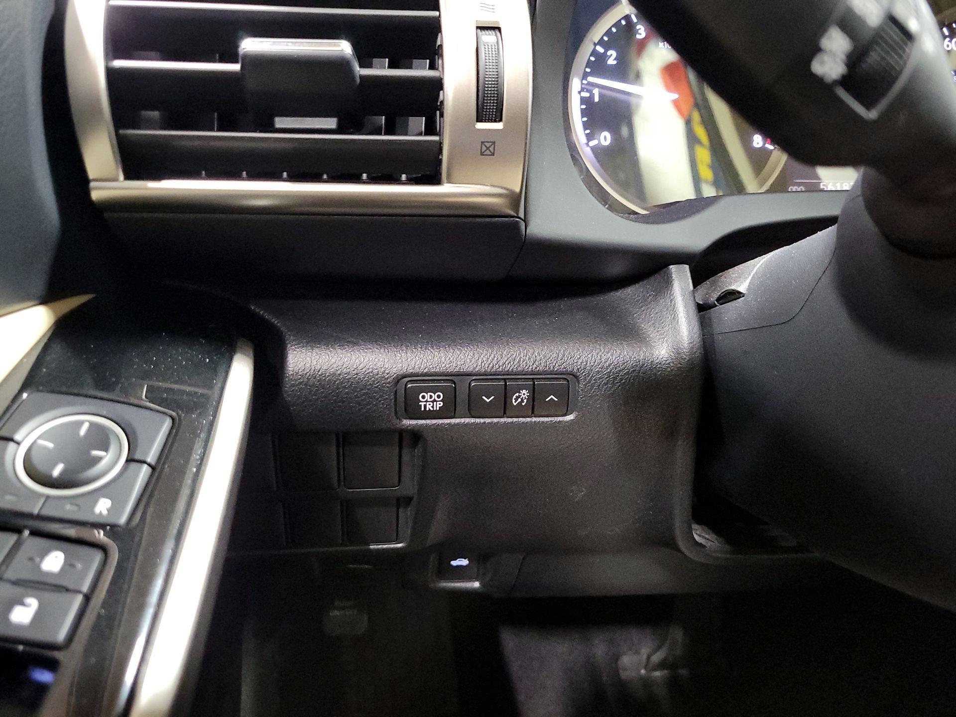 Thumbnail: 2015 Lexus IS - 13