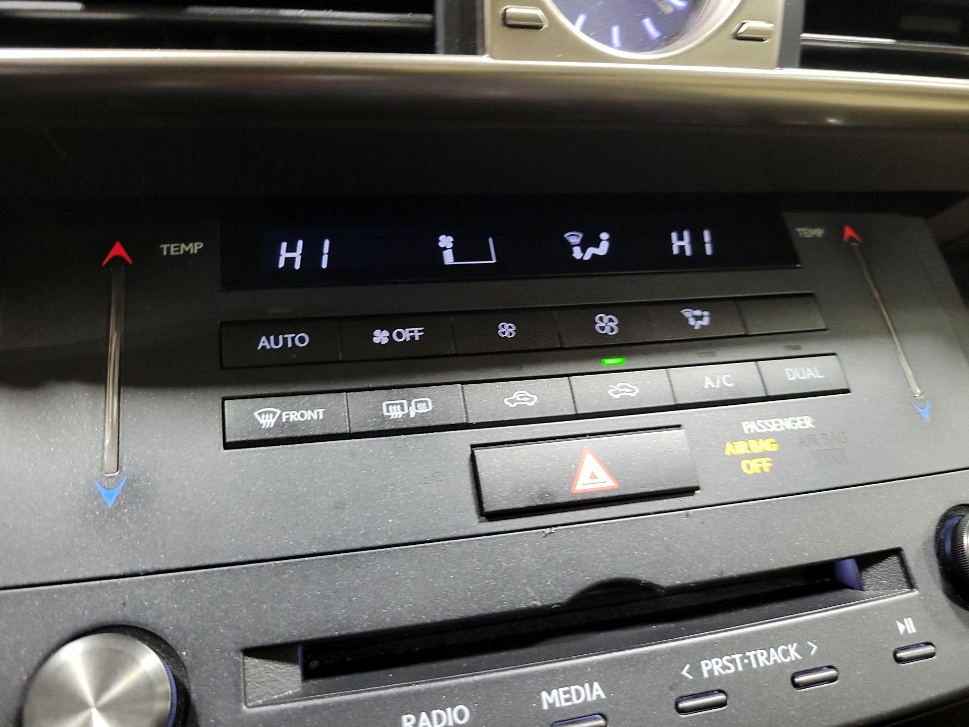 Thumbnail: 2015 Lexus IS - 16