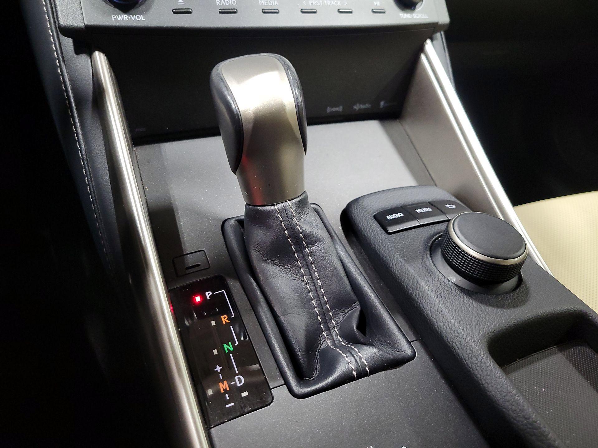 Thumbnail: 2015 Lexus IS - 17