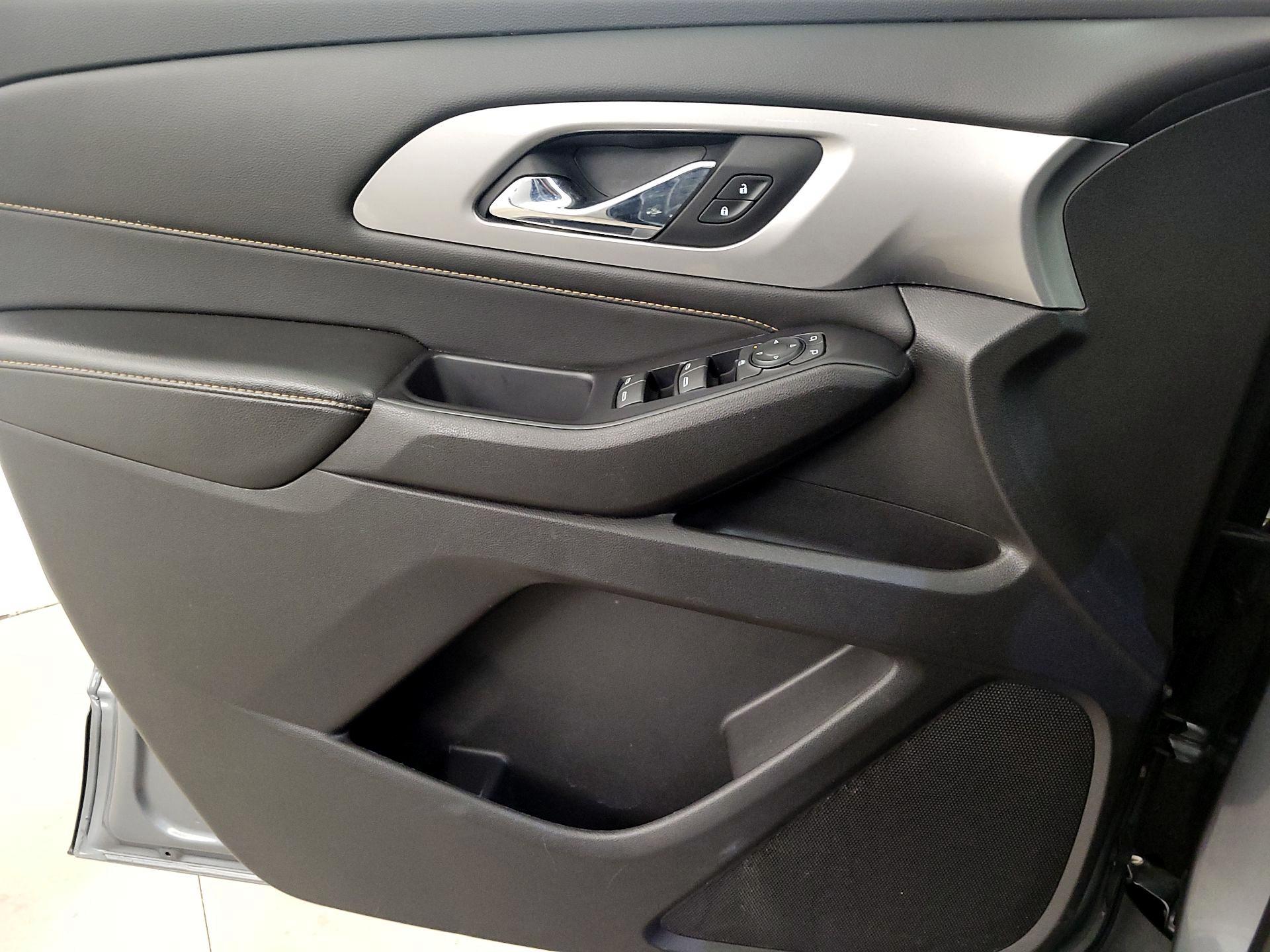 Thumbnail: 2018 Chevrolet Traverse - 12