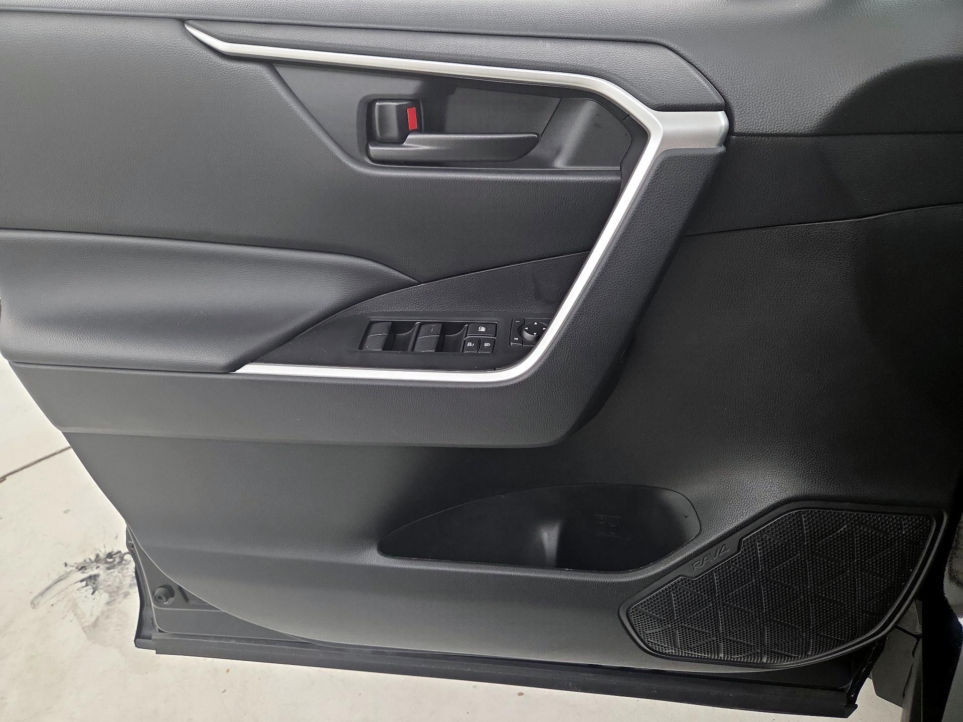 Thumbnail: 2023 Toyota RAV4 - 12