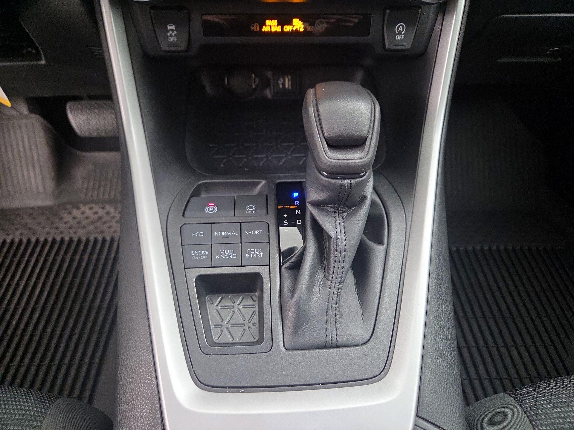 Thumbnail: 2023 Toyota RAV4 - 17