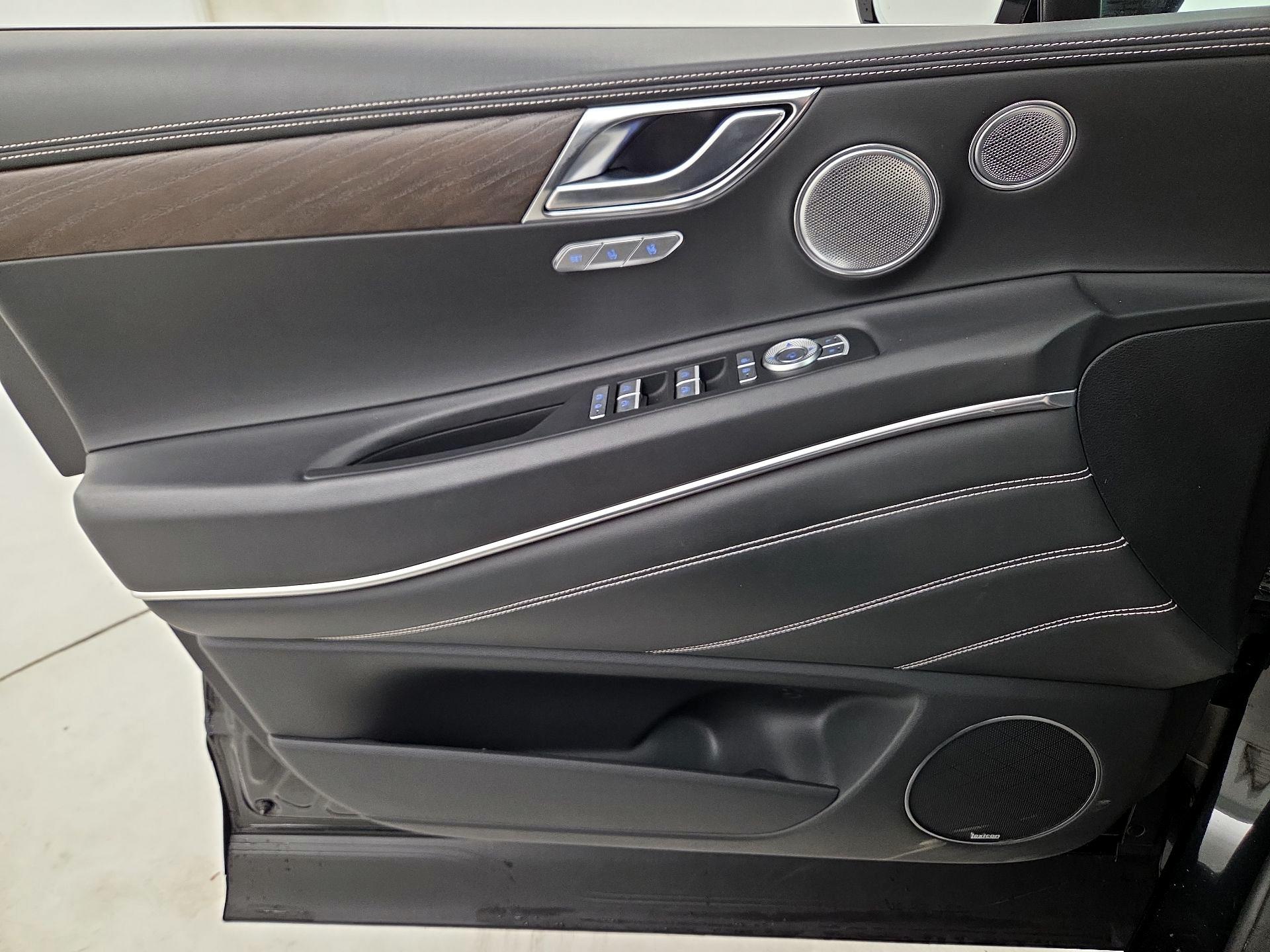 Thumbnail: 2022 Genesis GV80 - 12