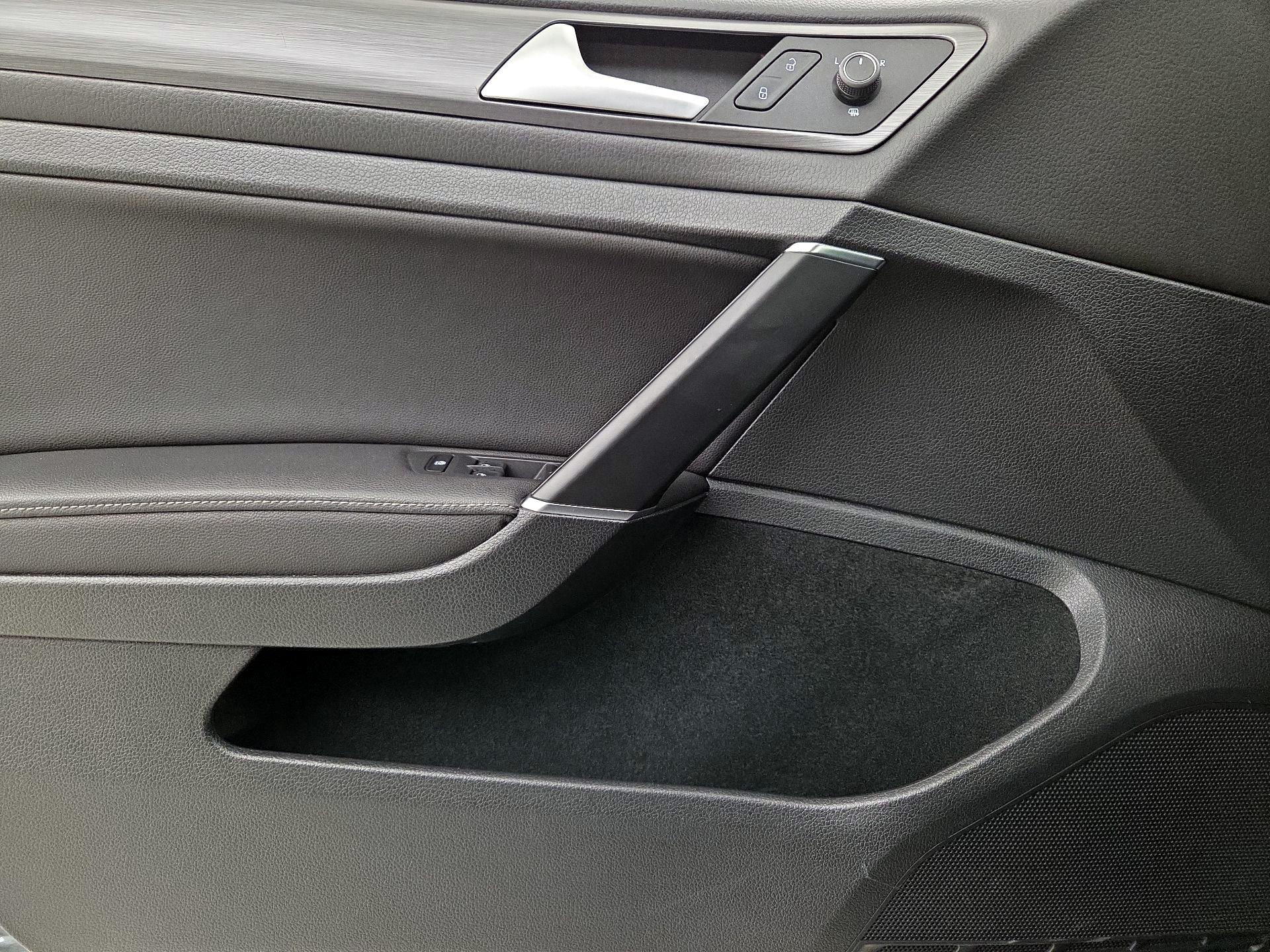 Thumbnail: 2020 Volkswagen Golf - 12