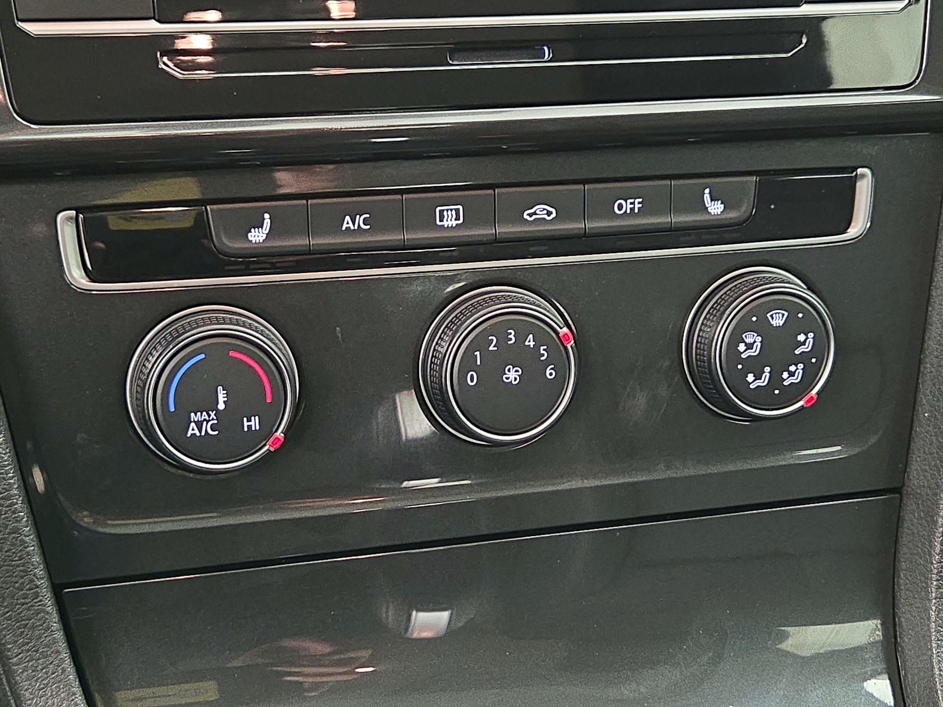 Thumbnail: 2020 Volkswagen Golf - 16