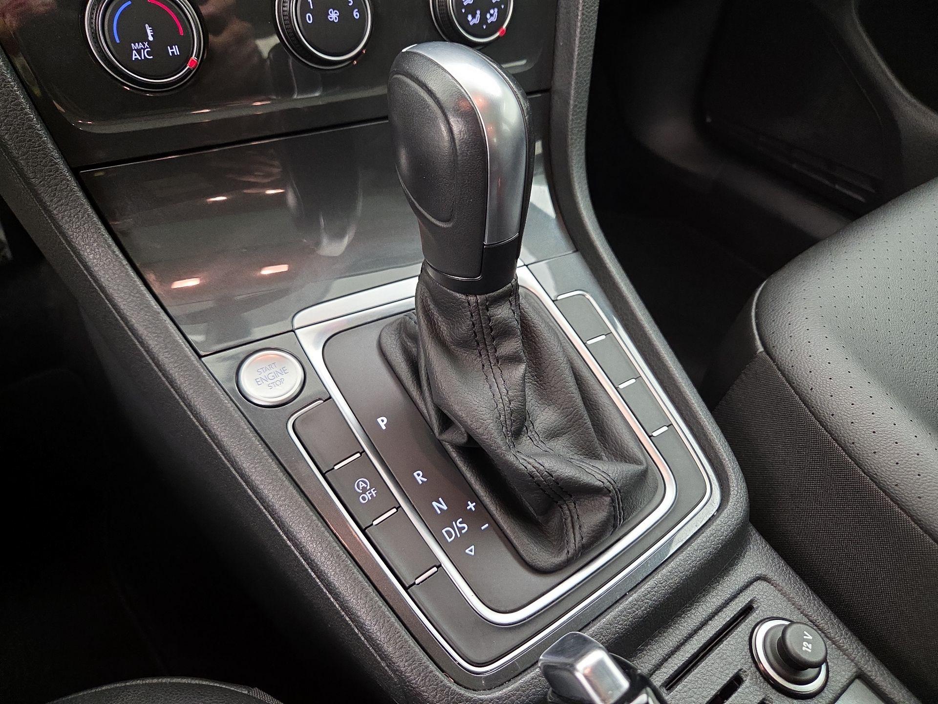 Thumbnail: 2020 Volkswagen Golf - 17