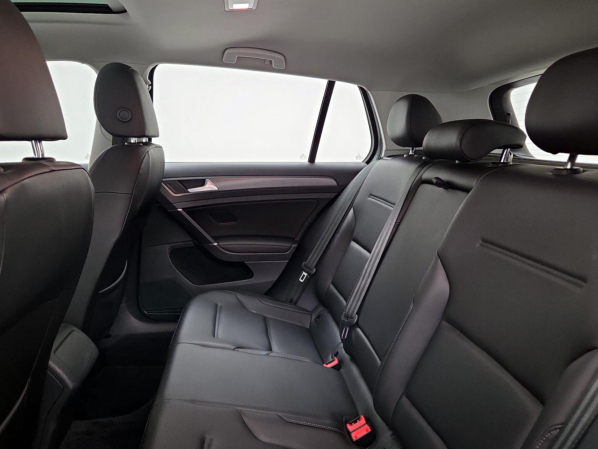 Thumbnail: 2020 Volkswagen Golf - 20