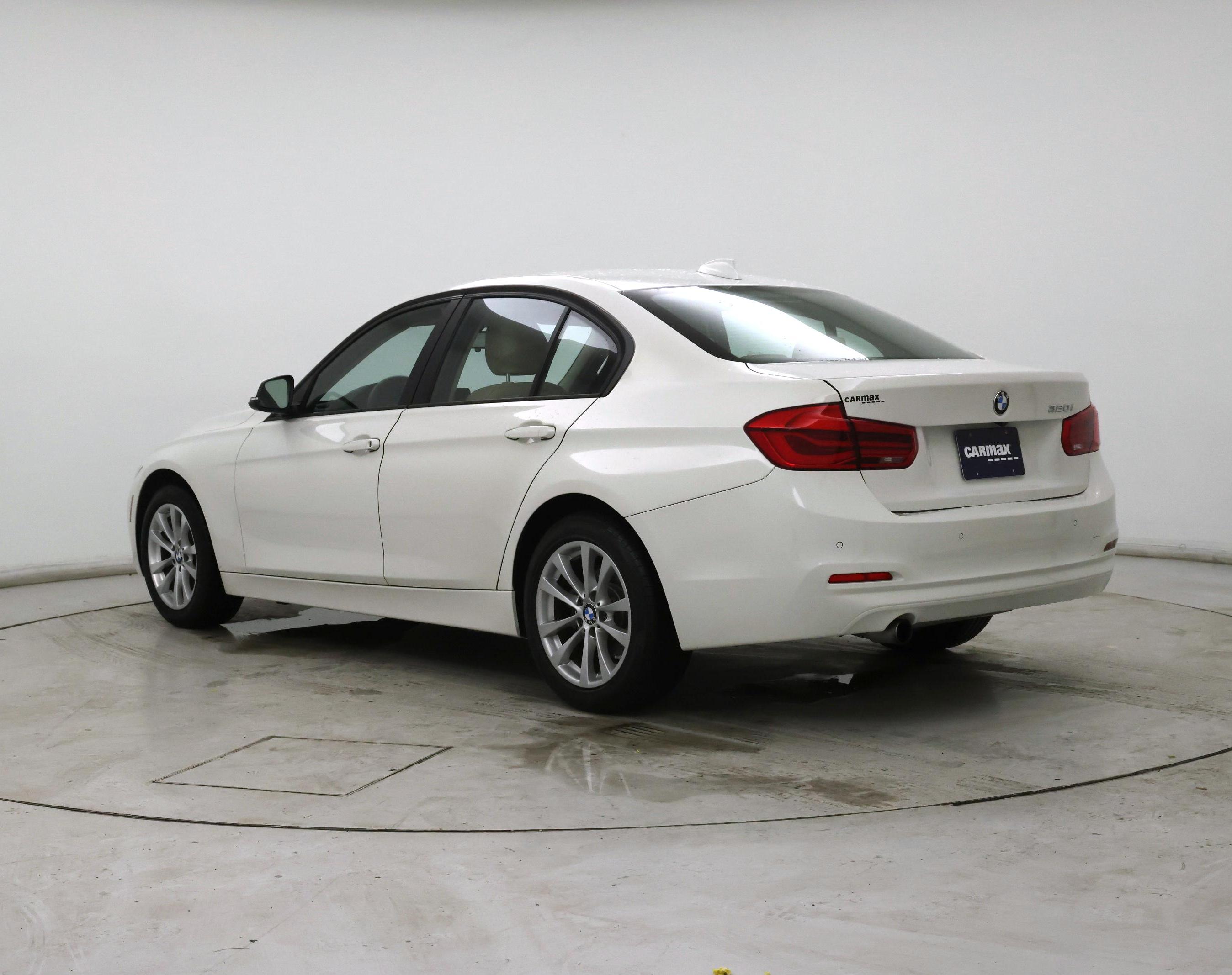 Thumbnail: 2017 BMW 3 Series - 2