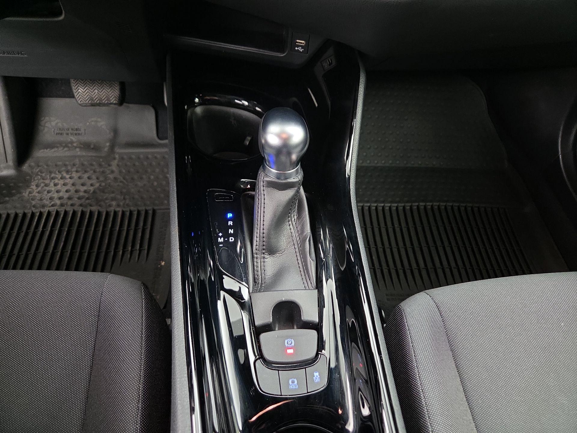 Thumbnail: 2022 Toyota C-HR - 17