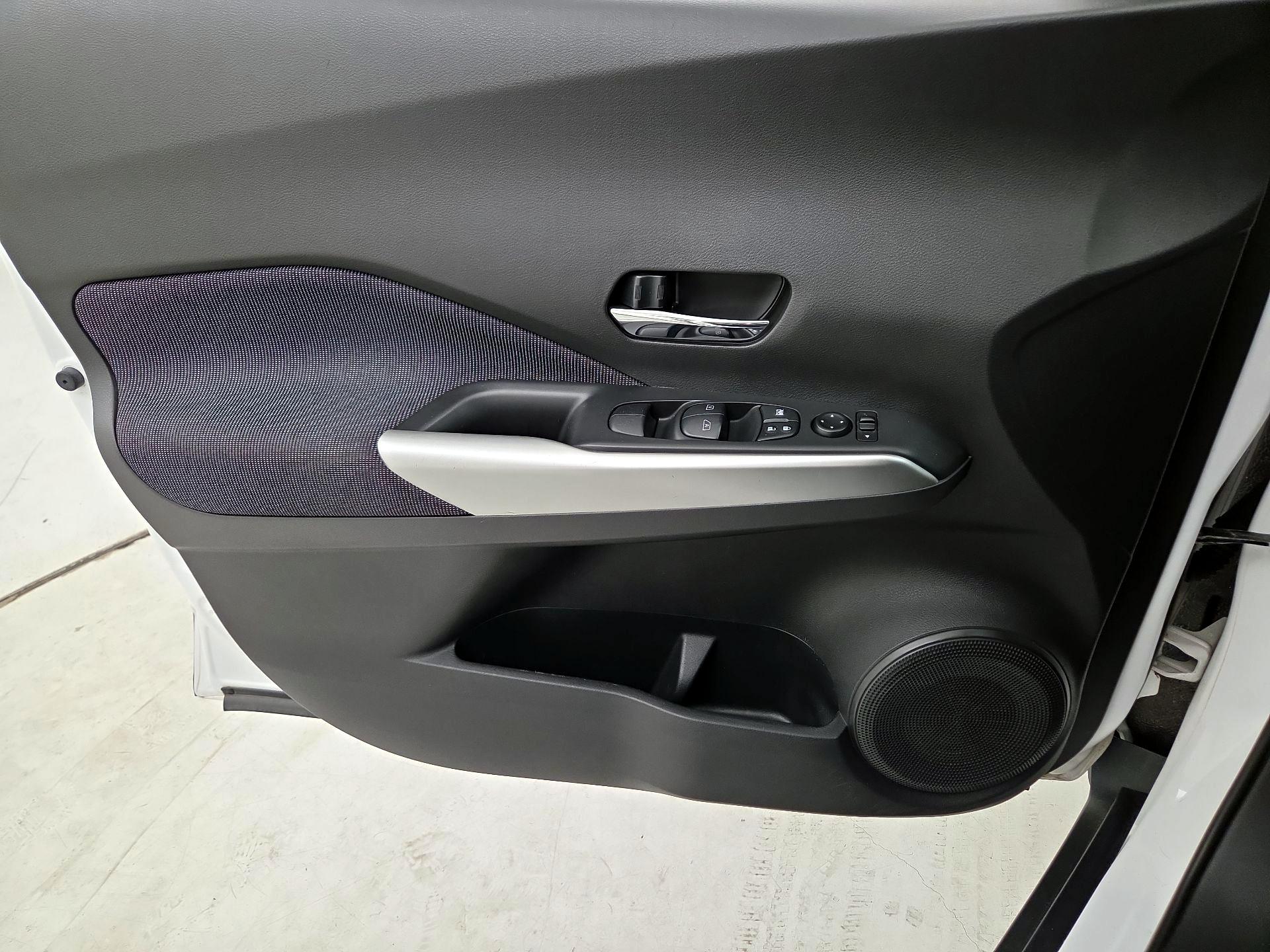 Thumbnail: 2020 Nissan Kicks - 12