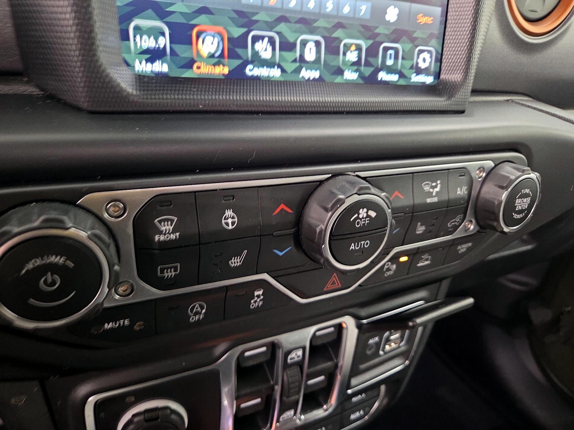 Thumbnail: 2021 Jeep Gladiator - 17