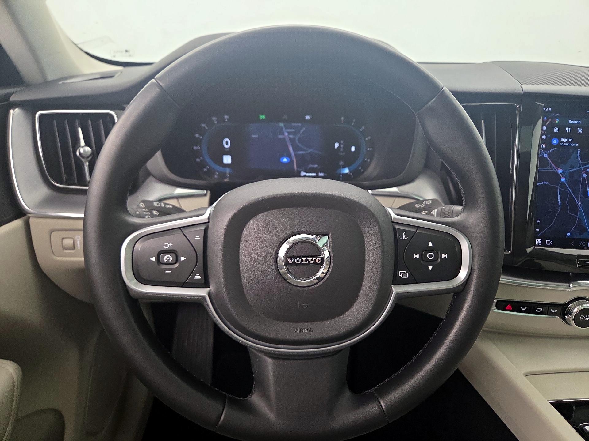 Thumbnail: 2022 Volvo XC60 - 10