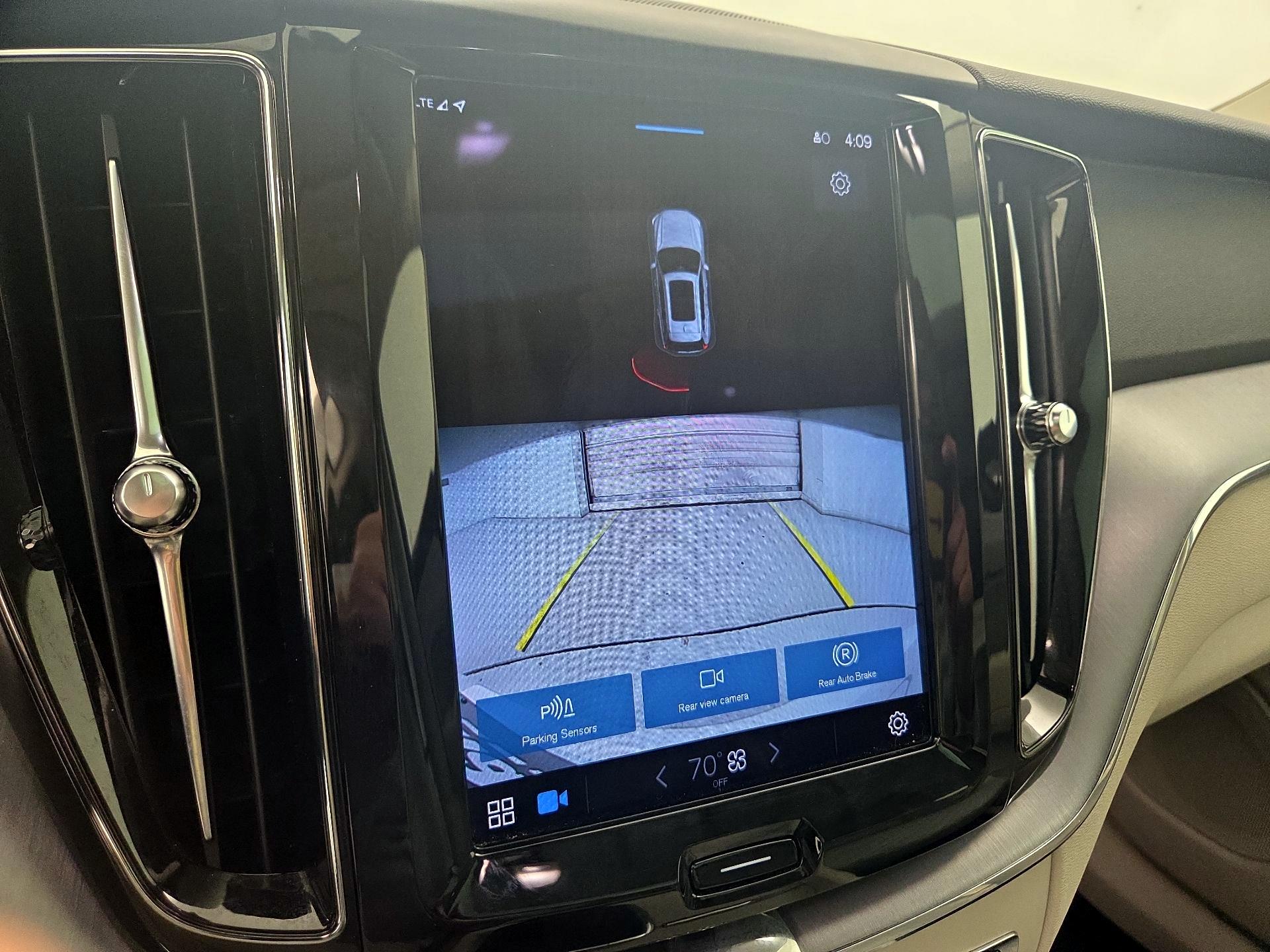 Thumbnail: 2022 Volvo XC60 - 15