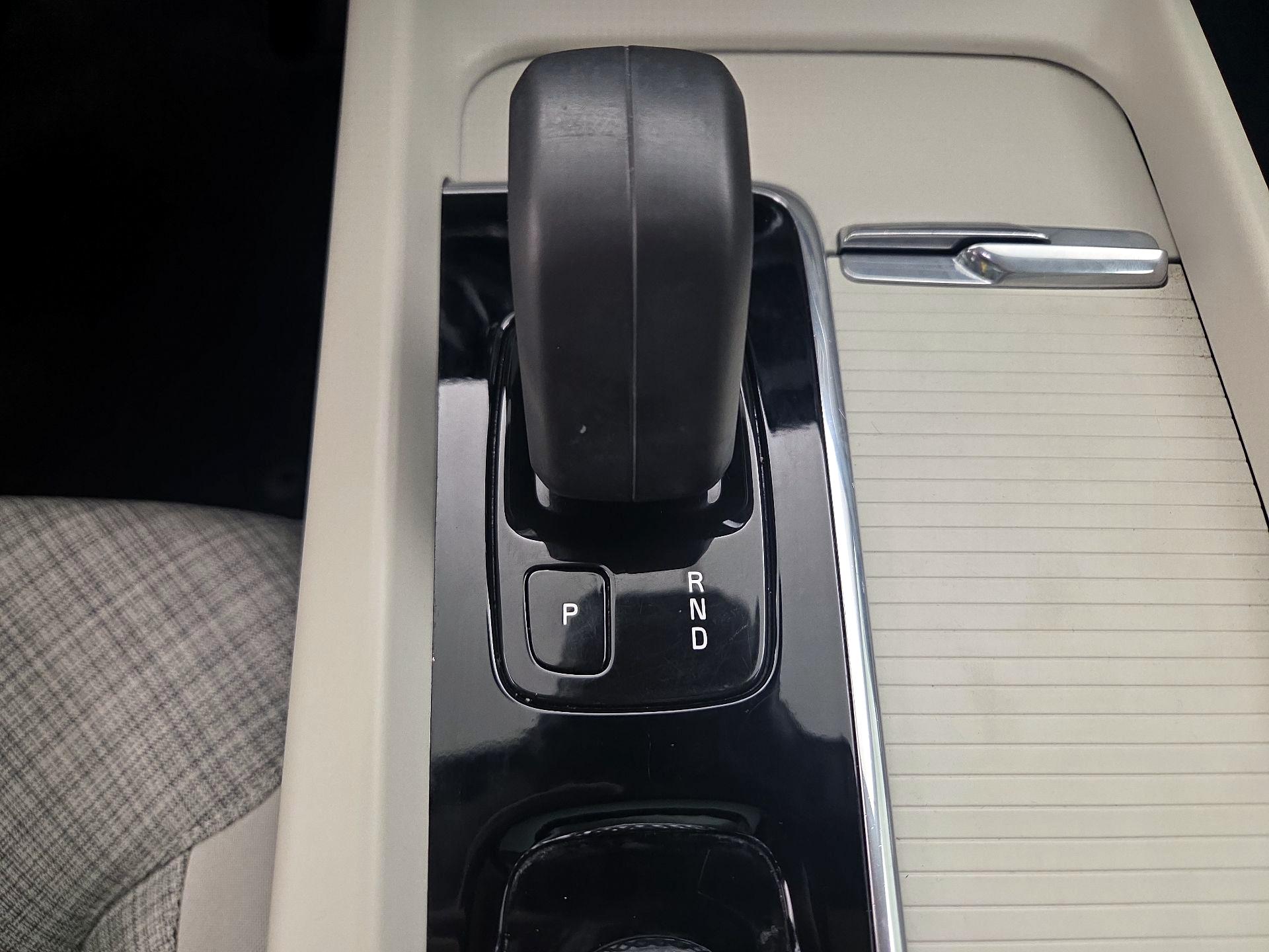 Thumbnail: 2022 Volvo XC60 - 18