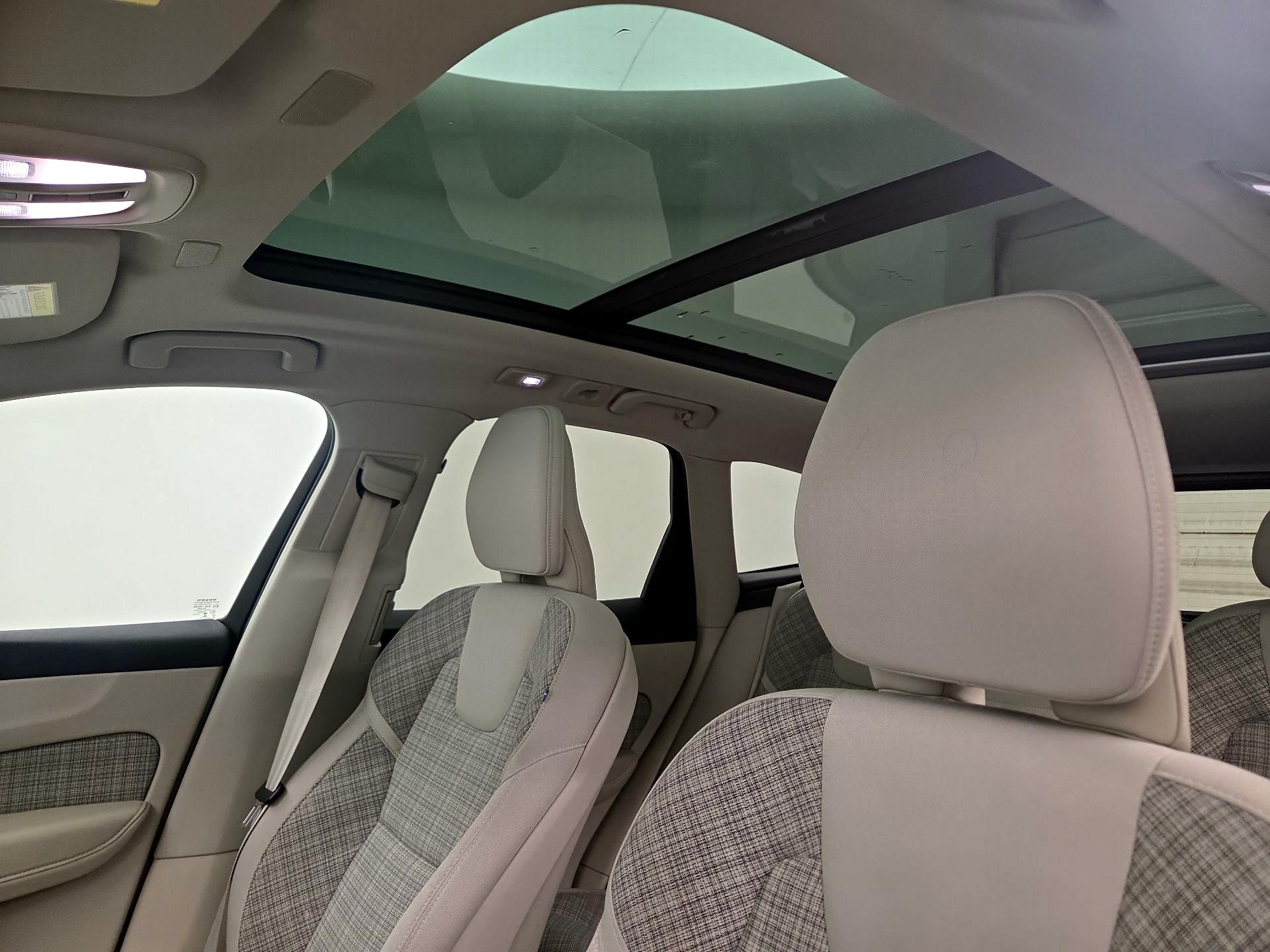 Thumbnail: 2022 Volvo XC60 - 20