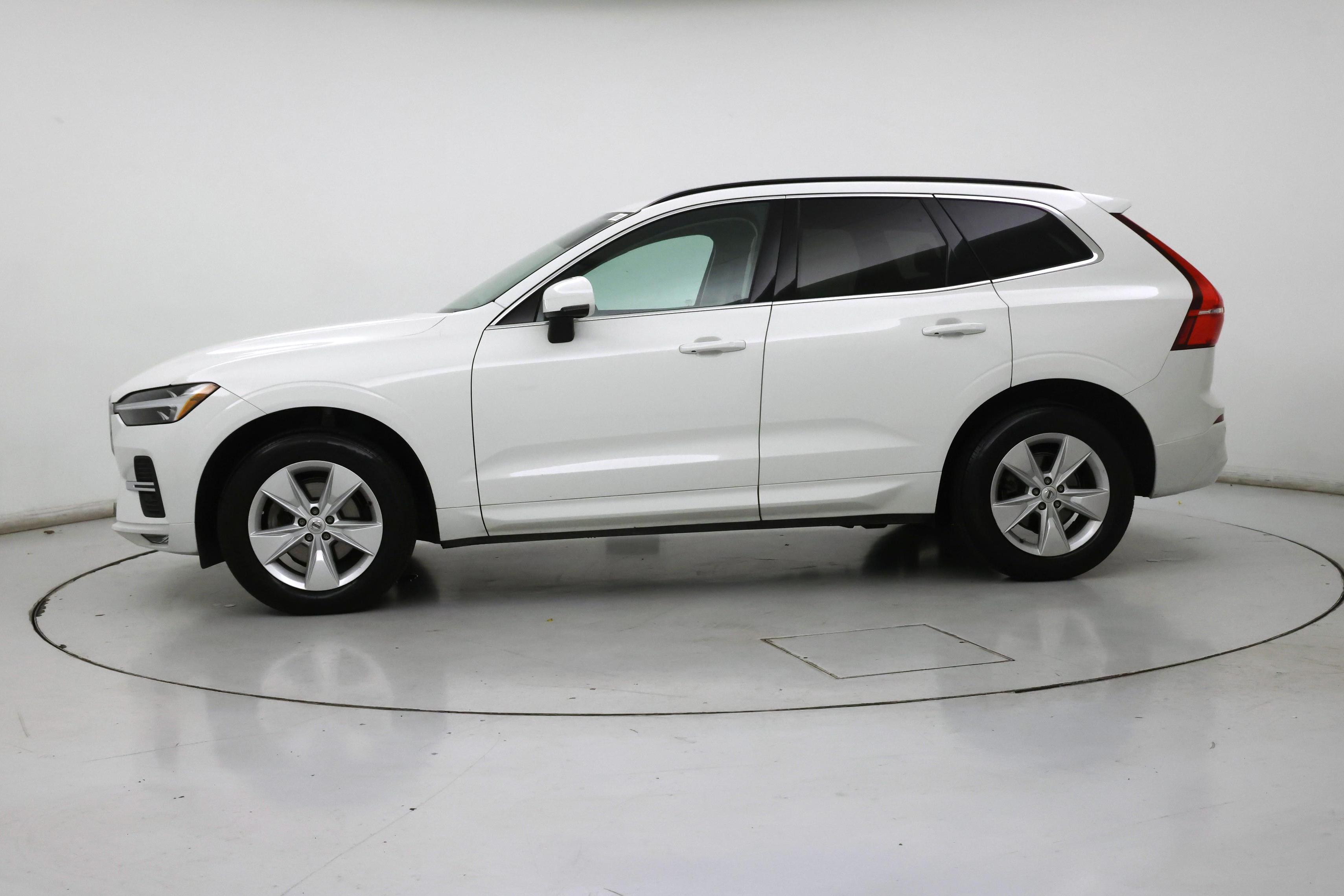 Thumbnail: 2022 Volvo XC60 - 3