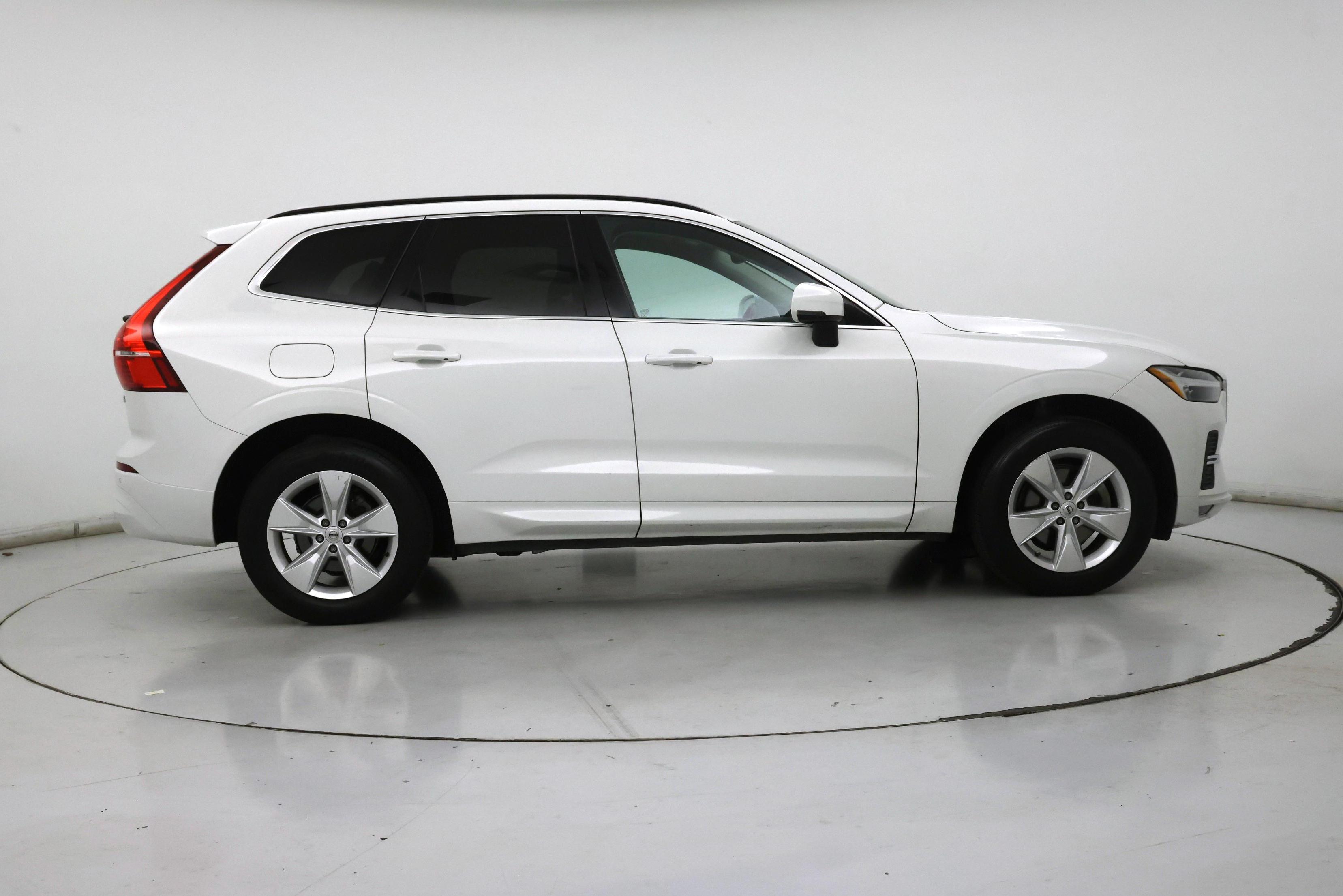 Thumbnail: 2022 Volvo XC60 - 7