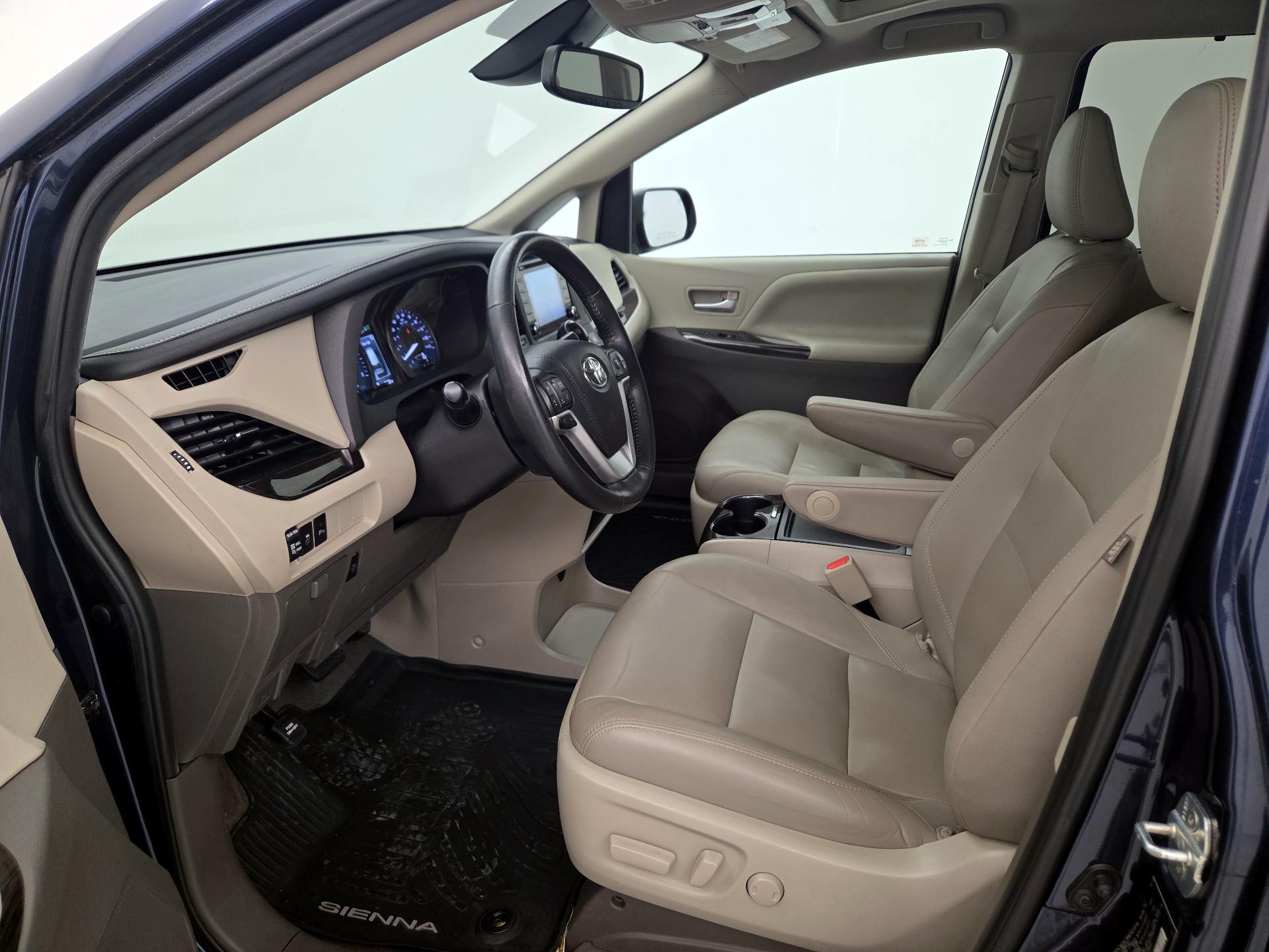 Thumbnail: 2020 Toyota Sienna - 11