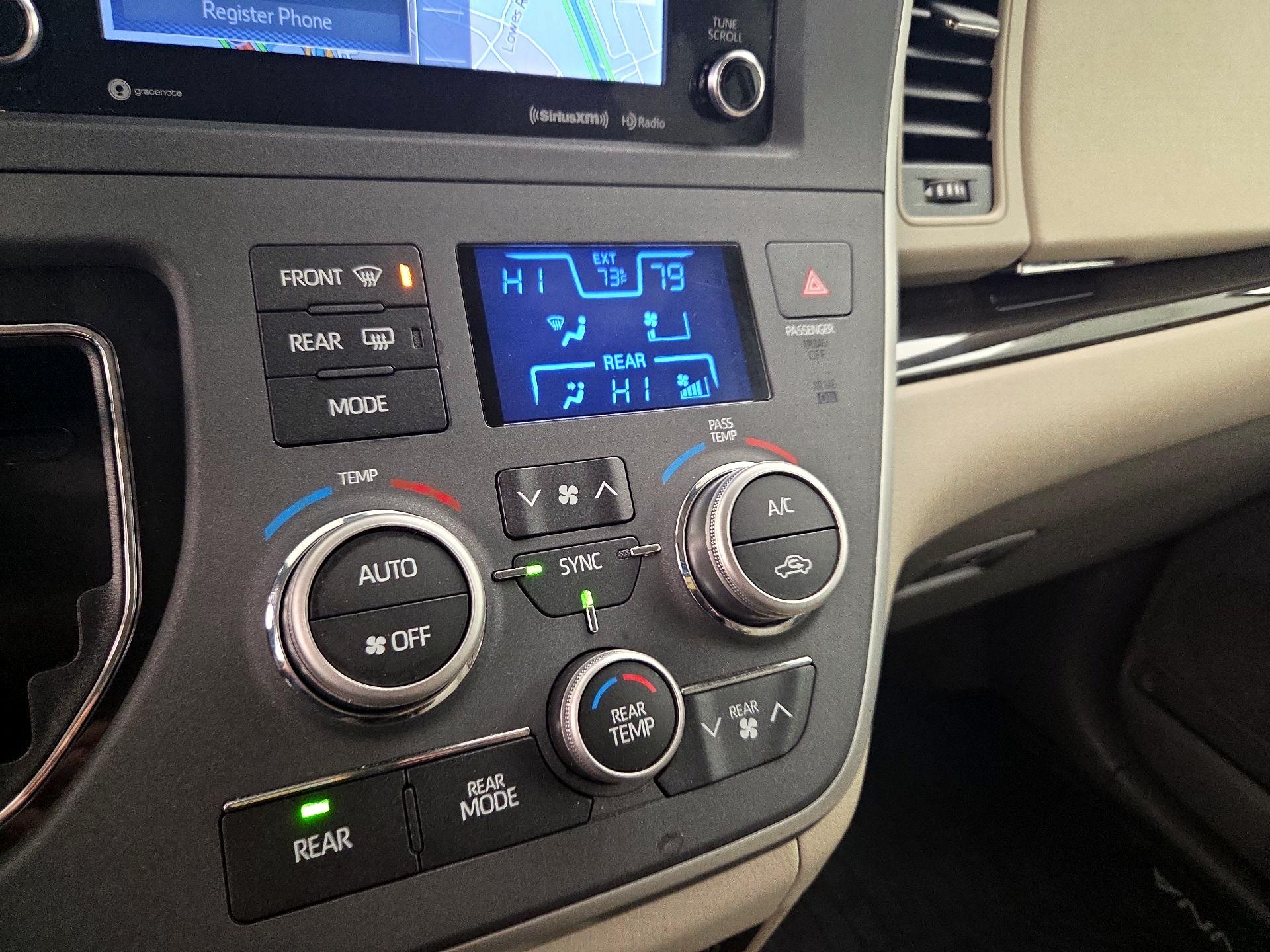 Thumbnail: 2020 Toyota Sienna - 17