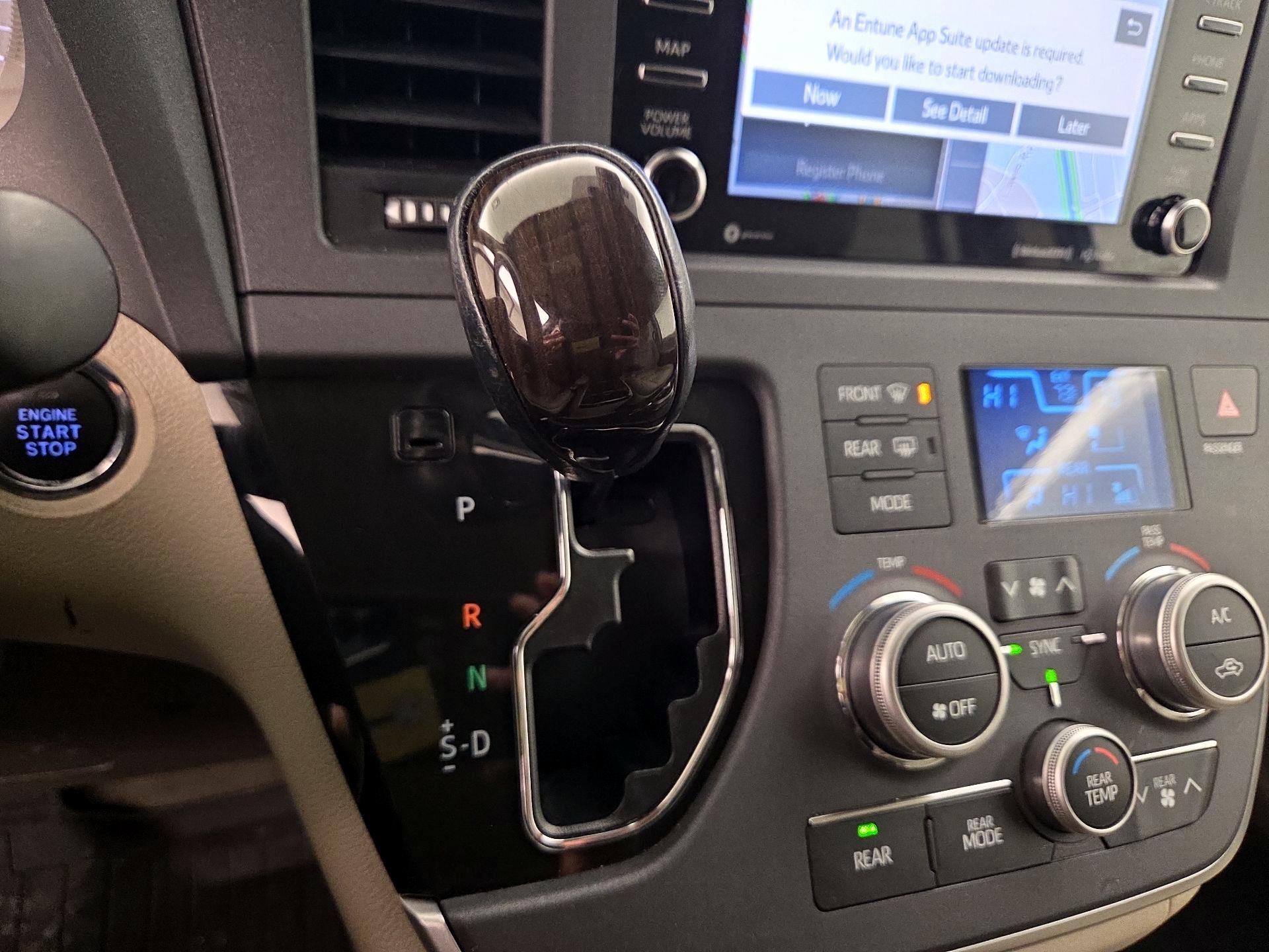 Thumbnail: 2020 Toyota Sienna - 18