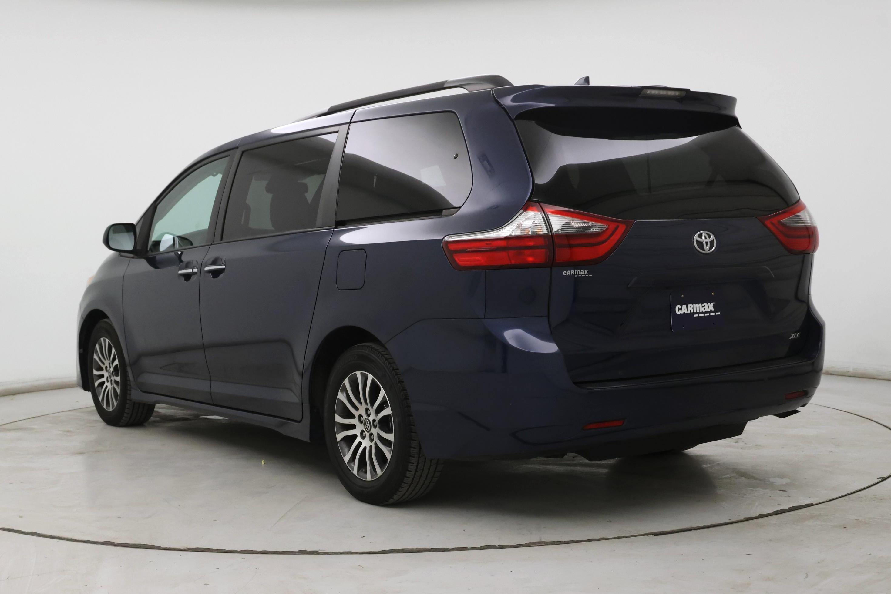 Thumbnail: 2020 Toyota Sienna - 2