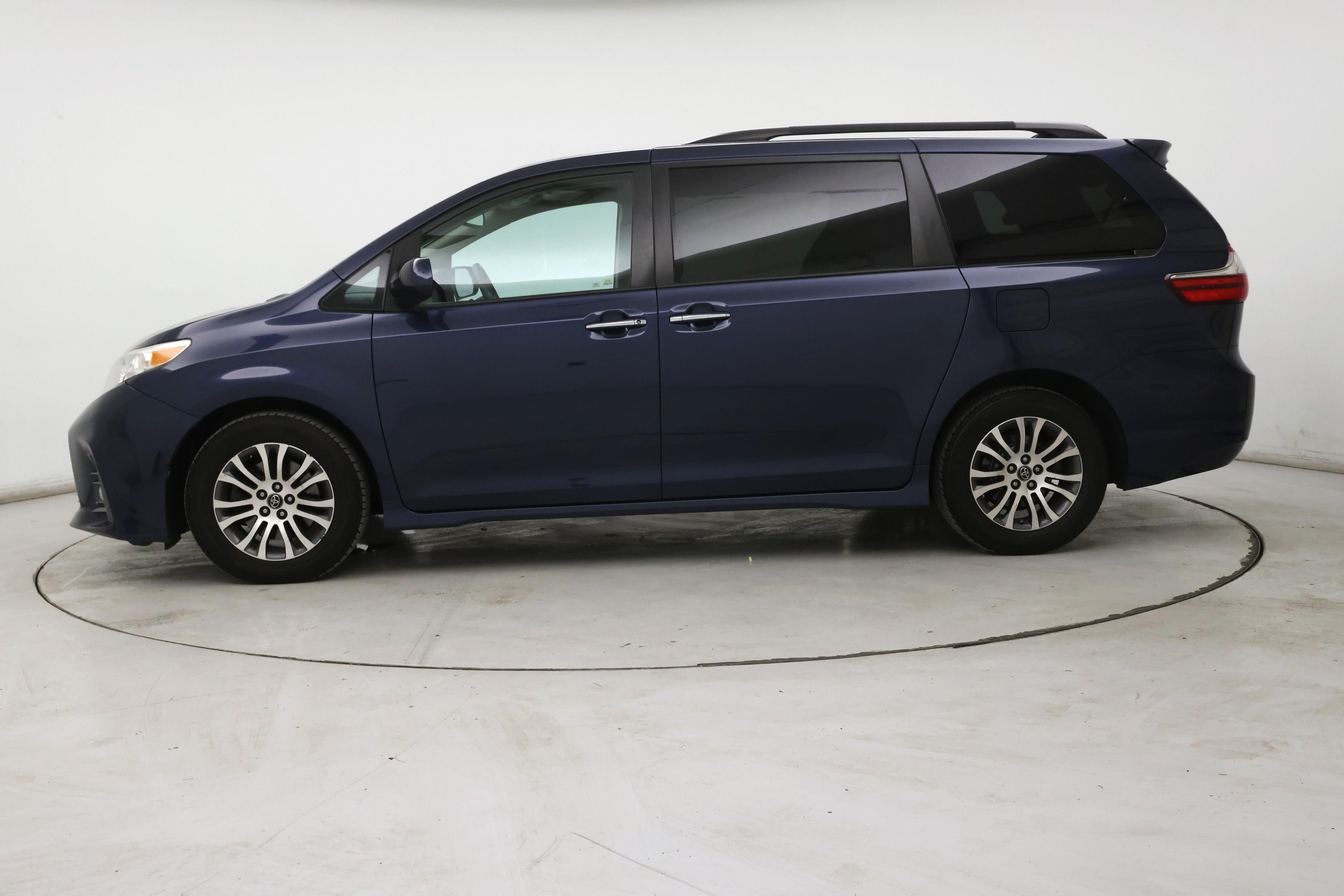 Thumbnail: 2020 Toyota Sienna - 3