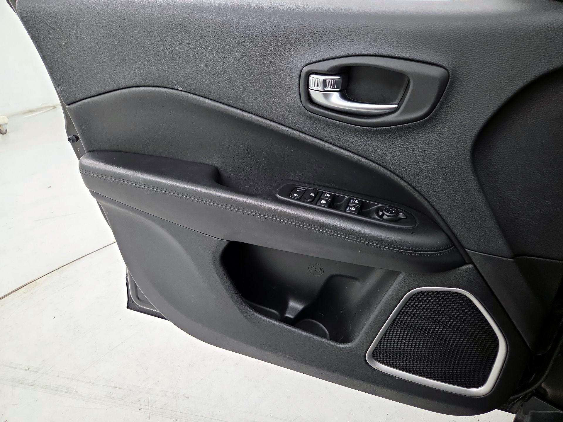 Thumbnail: 2020 Jeep Compass - 12