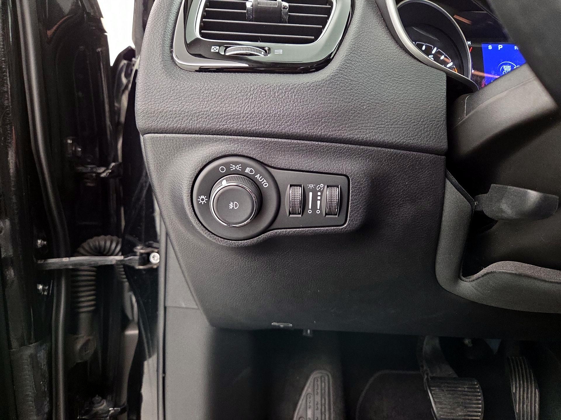 Thumbnail: 2020 Jeep Compass - 13