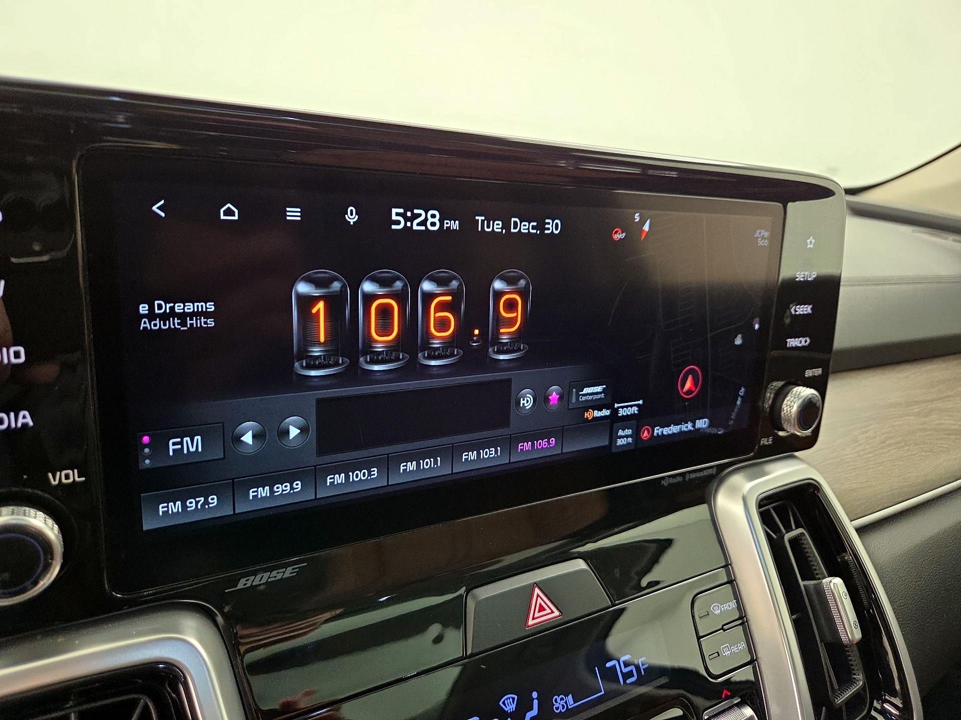 Thumbnail: 2022 Kia Sorento - 16