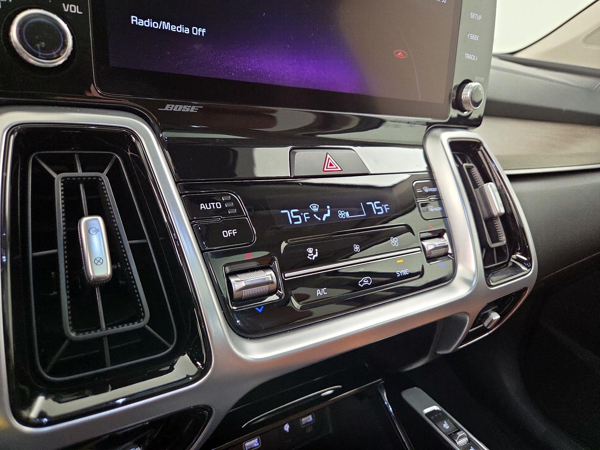 Thumbnail: 2022 Kia Sorento - 17