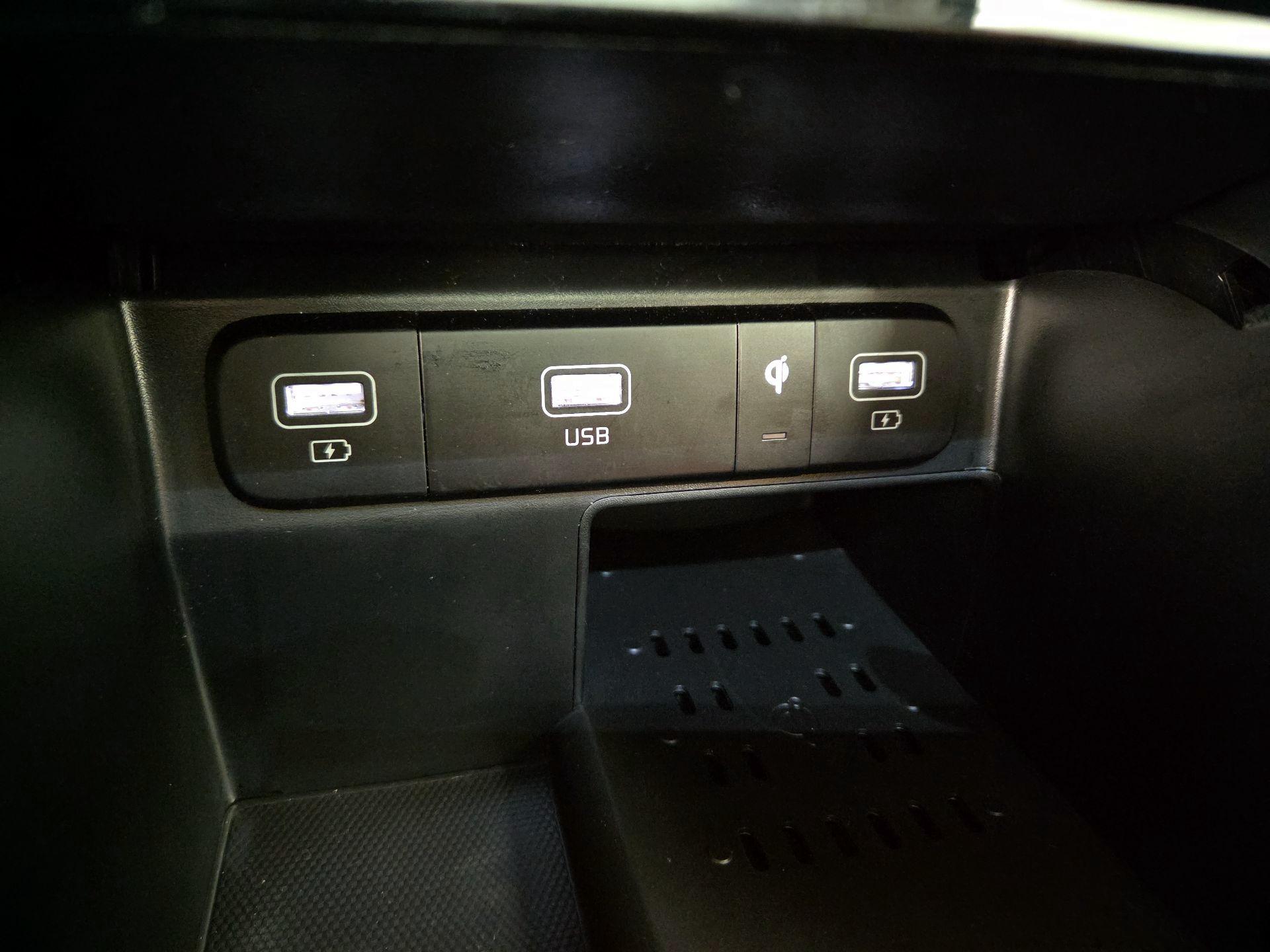 Thumbnail: 2022 Kia Sorento - 19