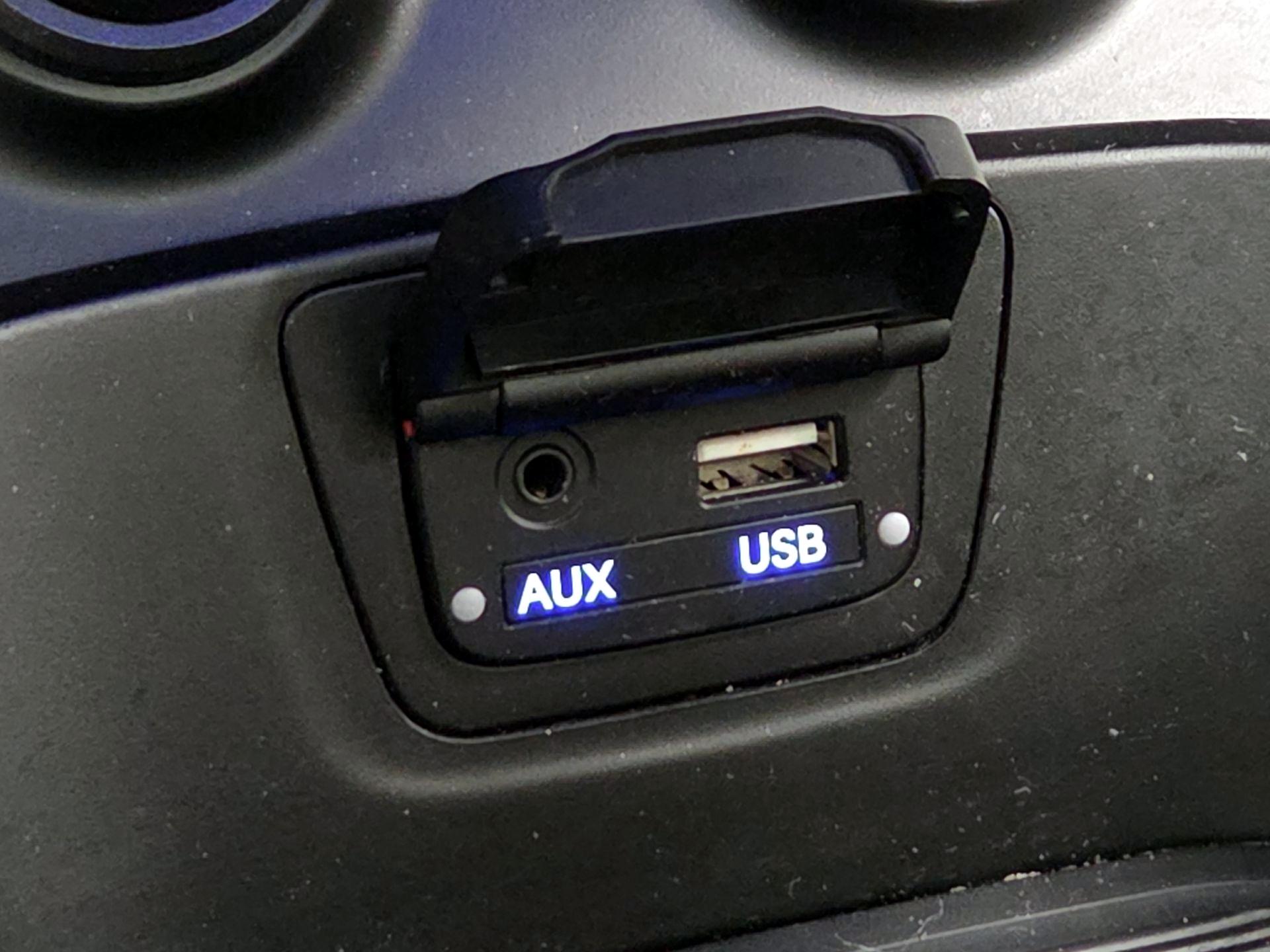 Thumbnail: 2016 Hyundai Santa Fe - 18