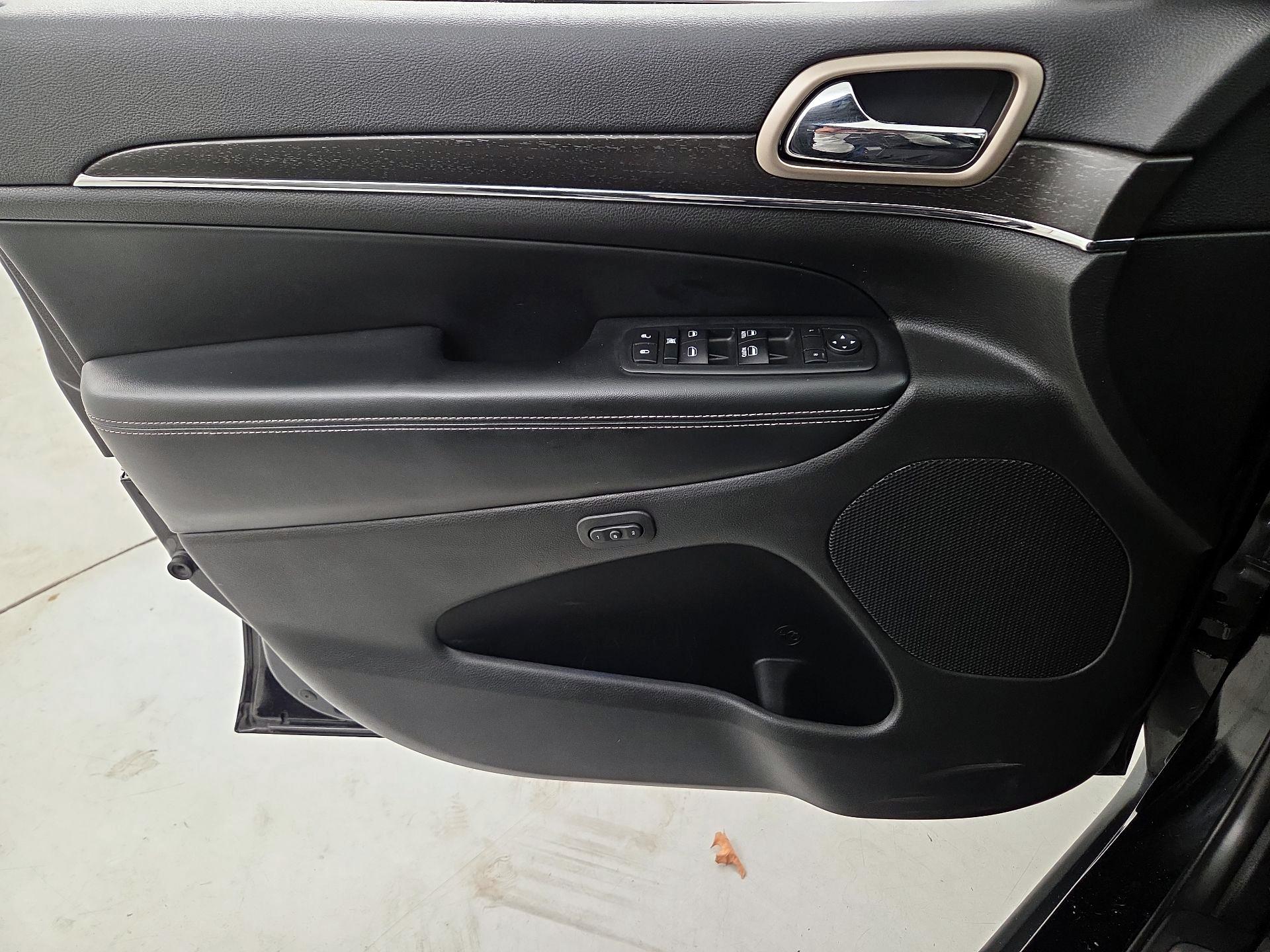 Thumbnail: 2017 Jeep Grand Cherokee - 12