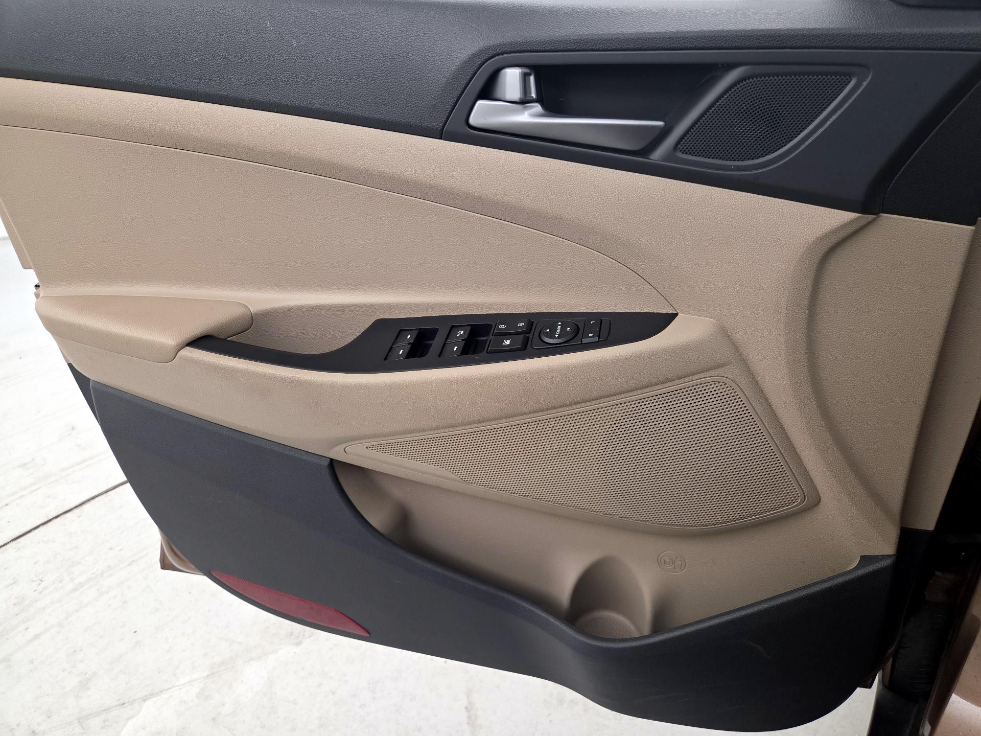 Thumbnail: 2017 Hyundai Tucson - 12