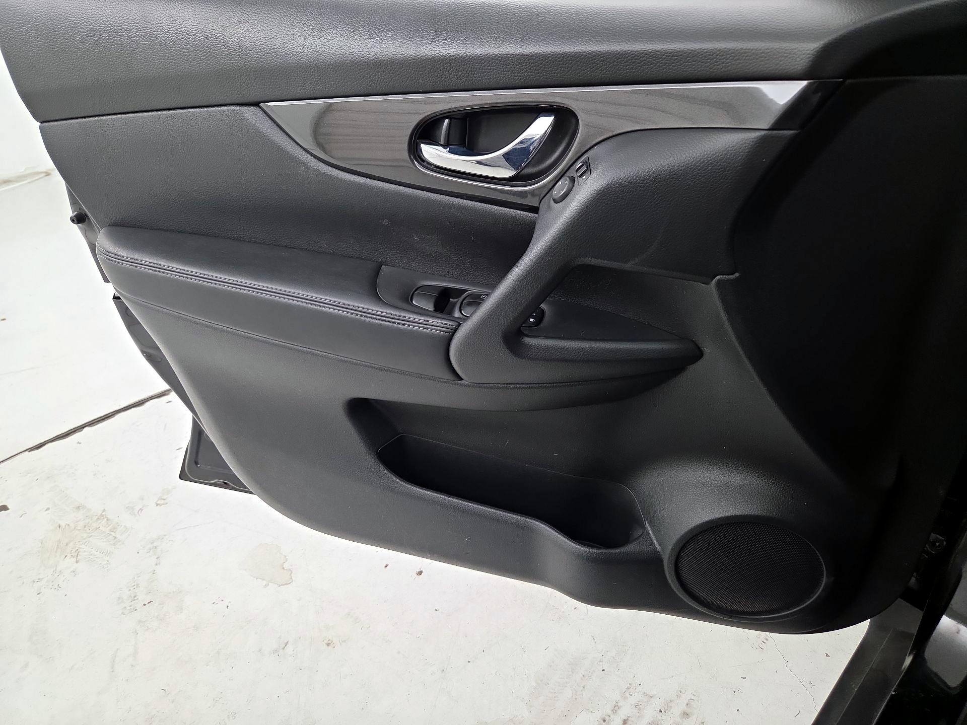 Thumbnail: 2018 Nissan Rogue - 12