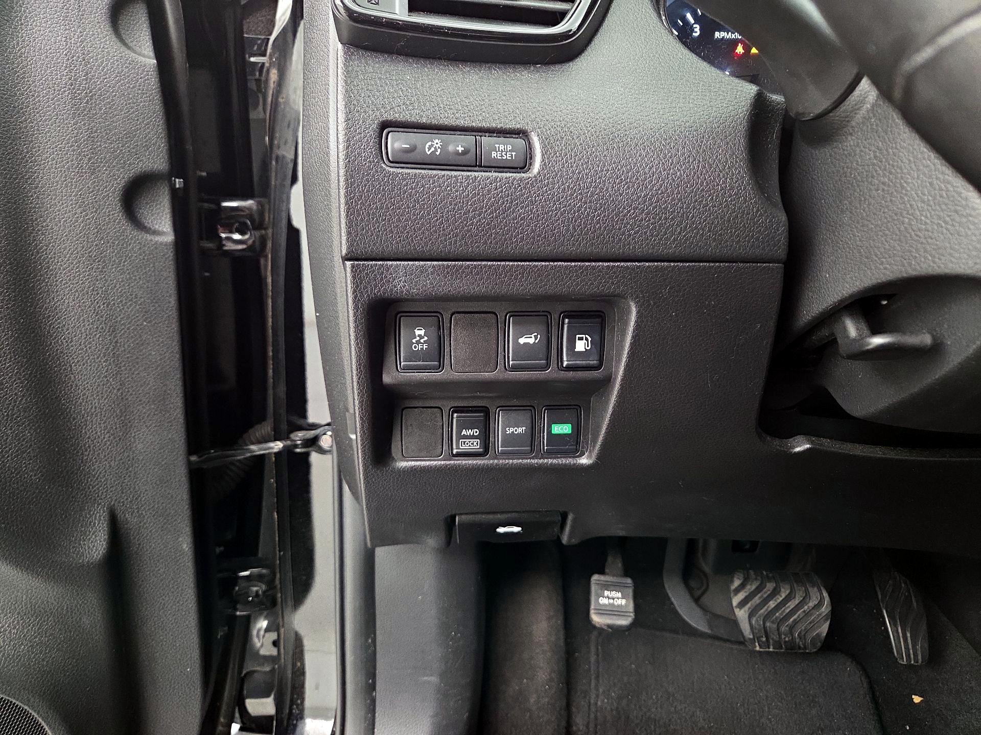 Thumbnail: 2018 Nissan Rogue - 13