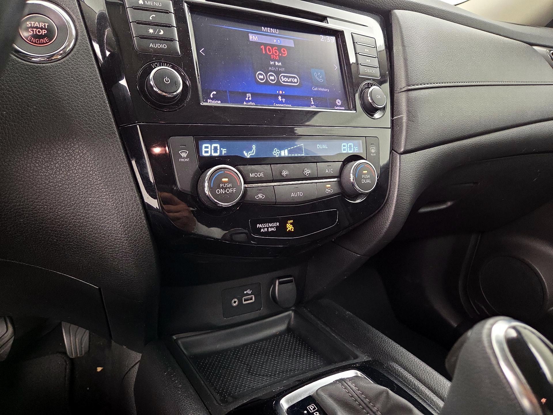 Thumbnail: 2018 Nissan Rogue - 16