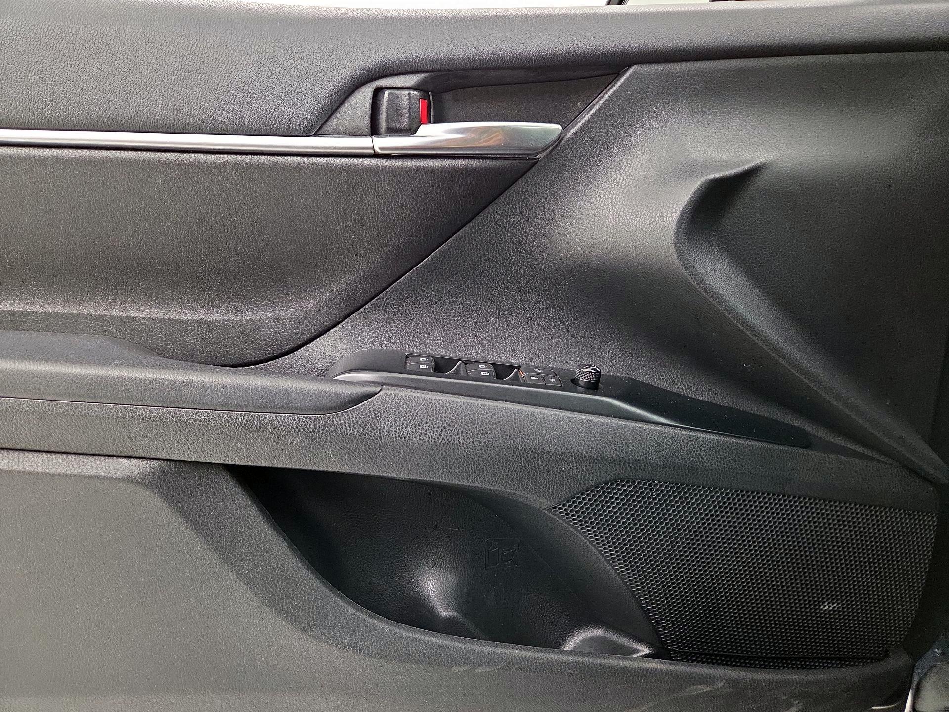 Thumbnail: 2020 Toyota Camry - 12