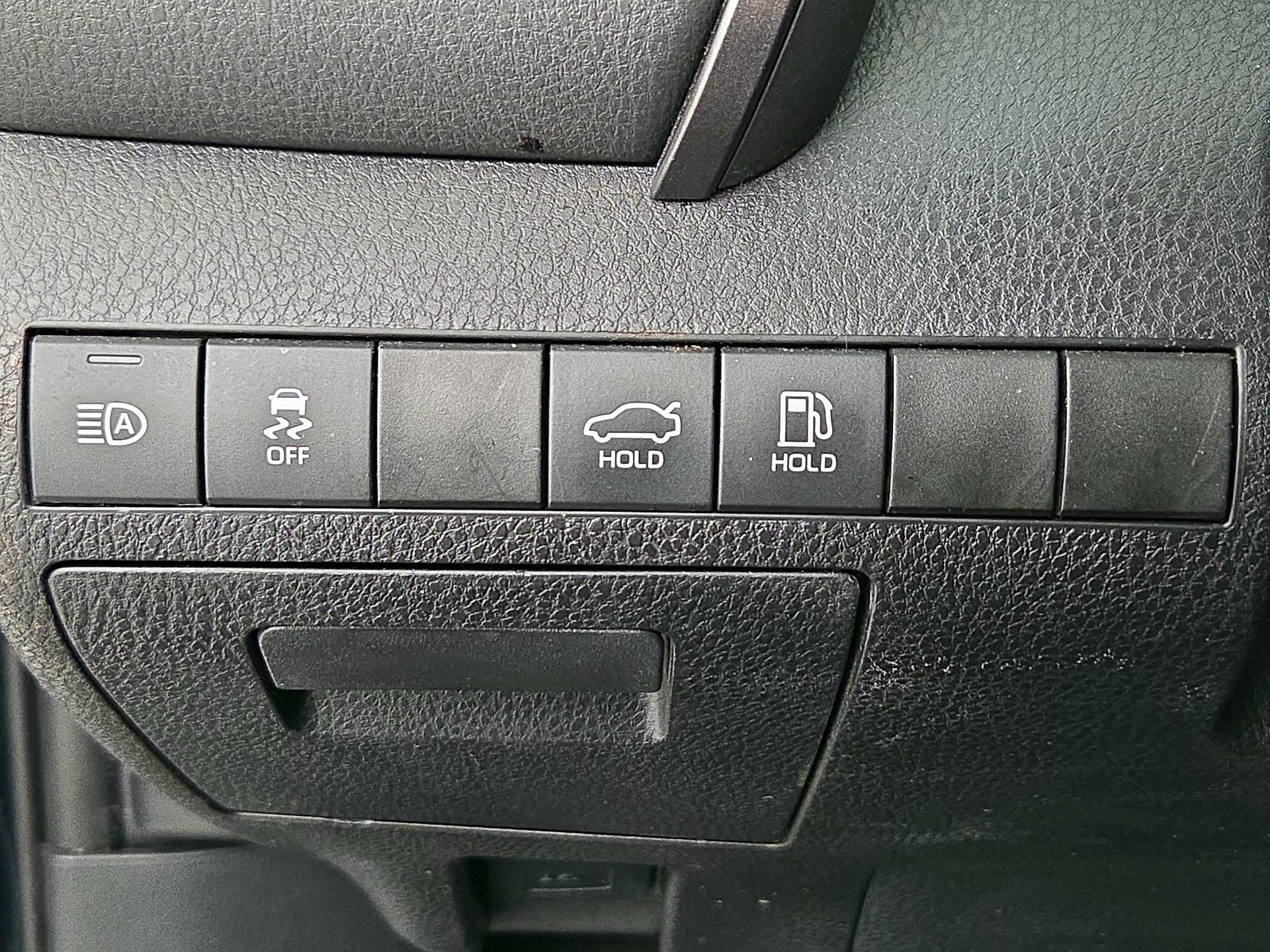 Thumbnail: 2020 Toyota Camry - 13