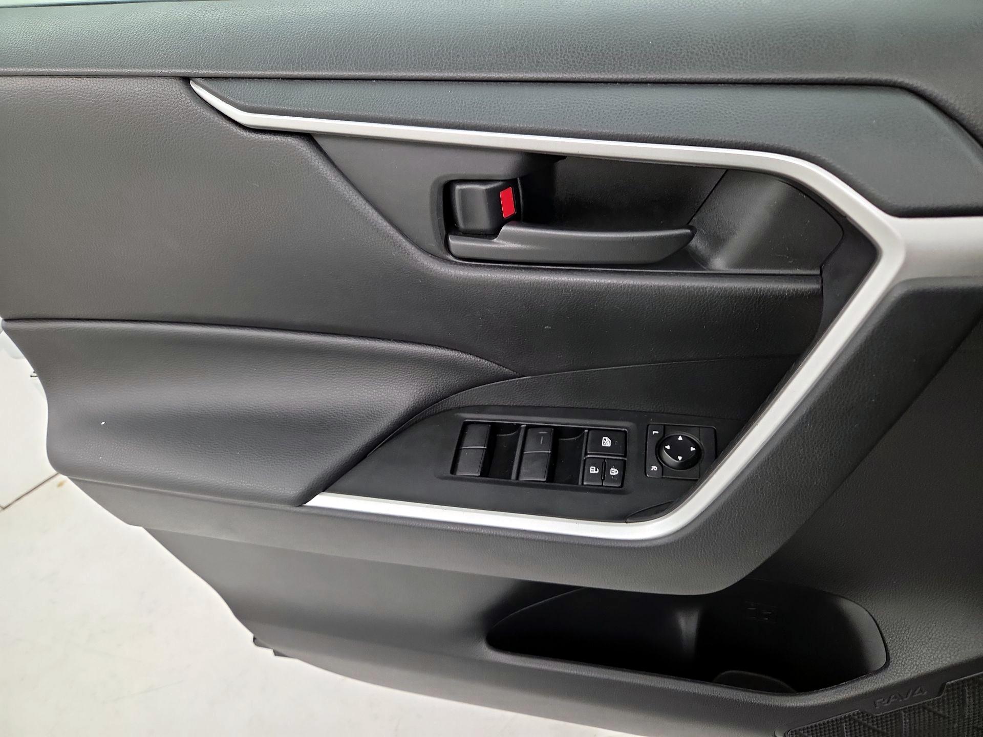 Thumbnail: 2020 Toyota RAV4 - 12