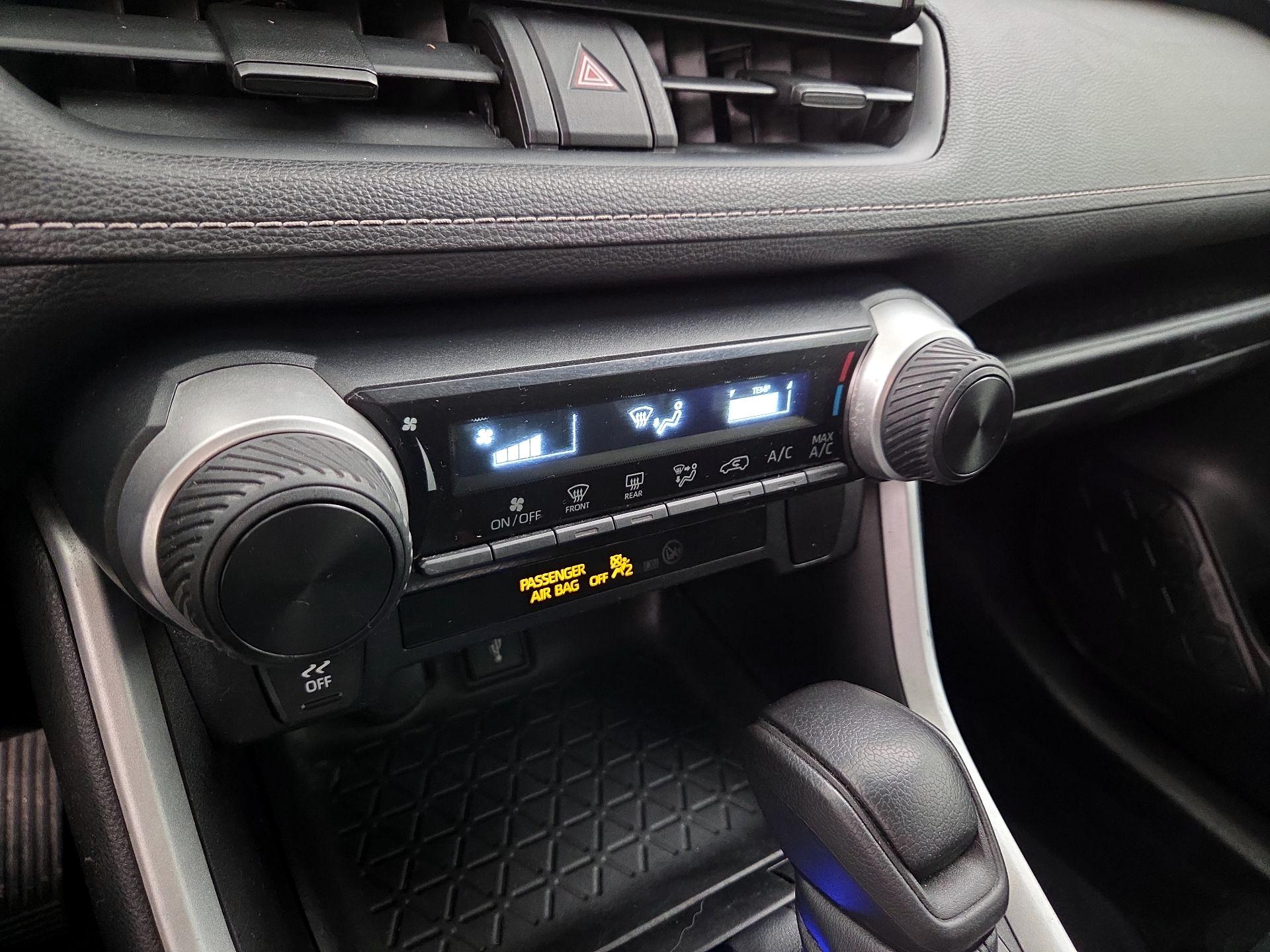 Thumbnail: 2020 Toyota RAV4 - 16