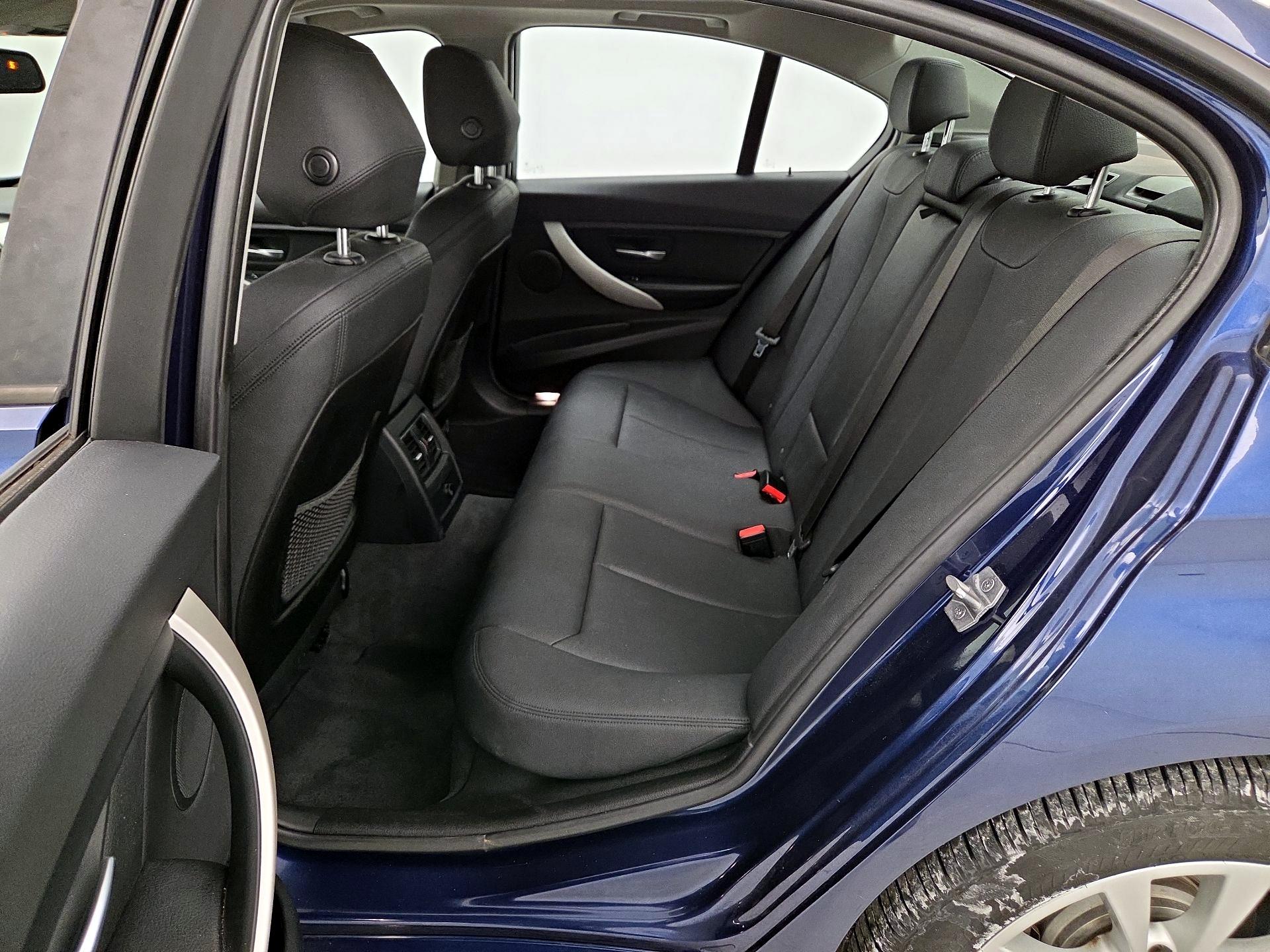 Thumbnail: 2018 BMW 3 Series - 20