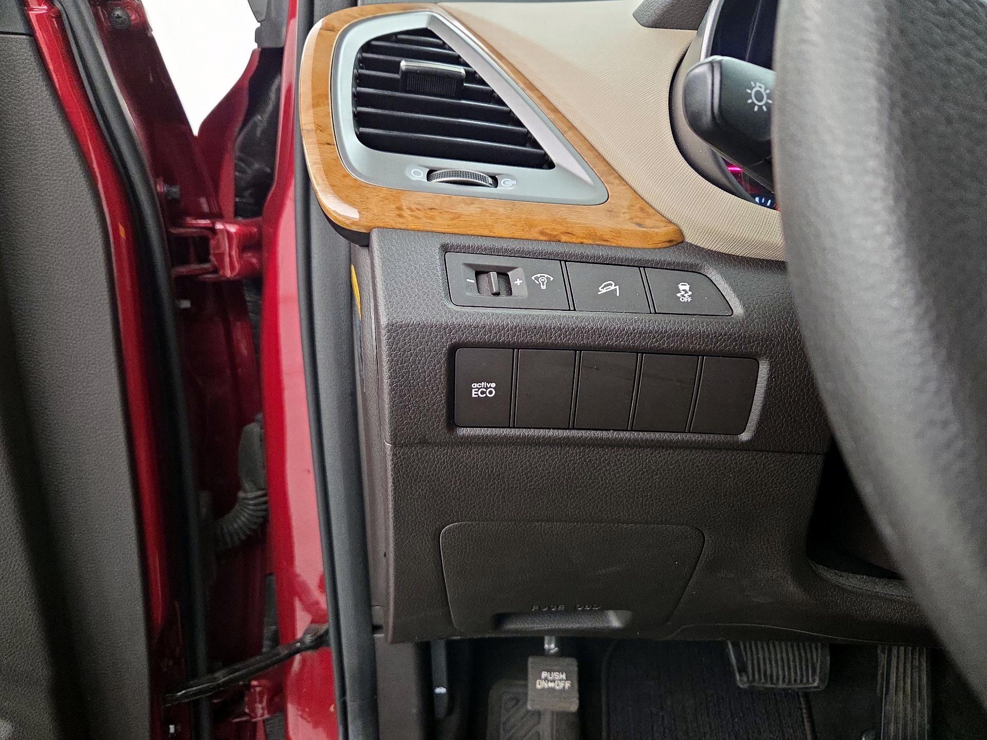 Thumbnail: 2015 Hyundai Santa Fe - 13