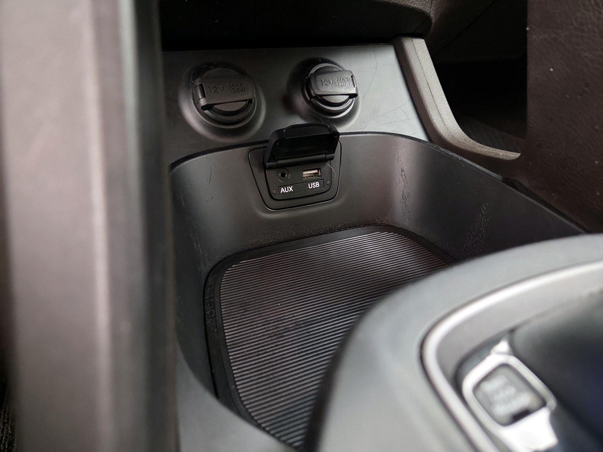 Thumbnail: 2015 Hyundai Santa Fe - 17