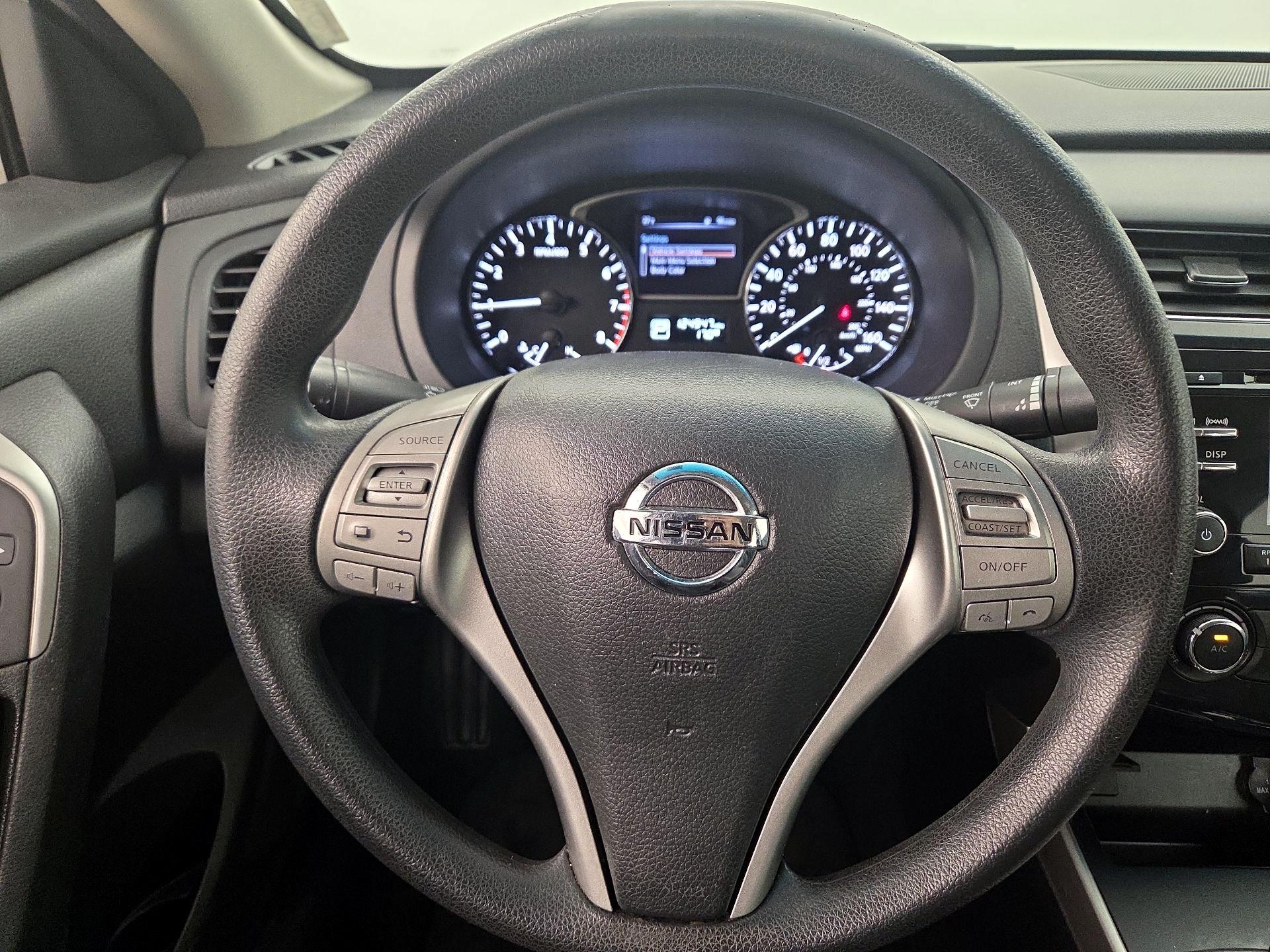 Thumbnail: 2015 Nissan Altima - 10