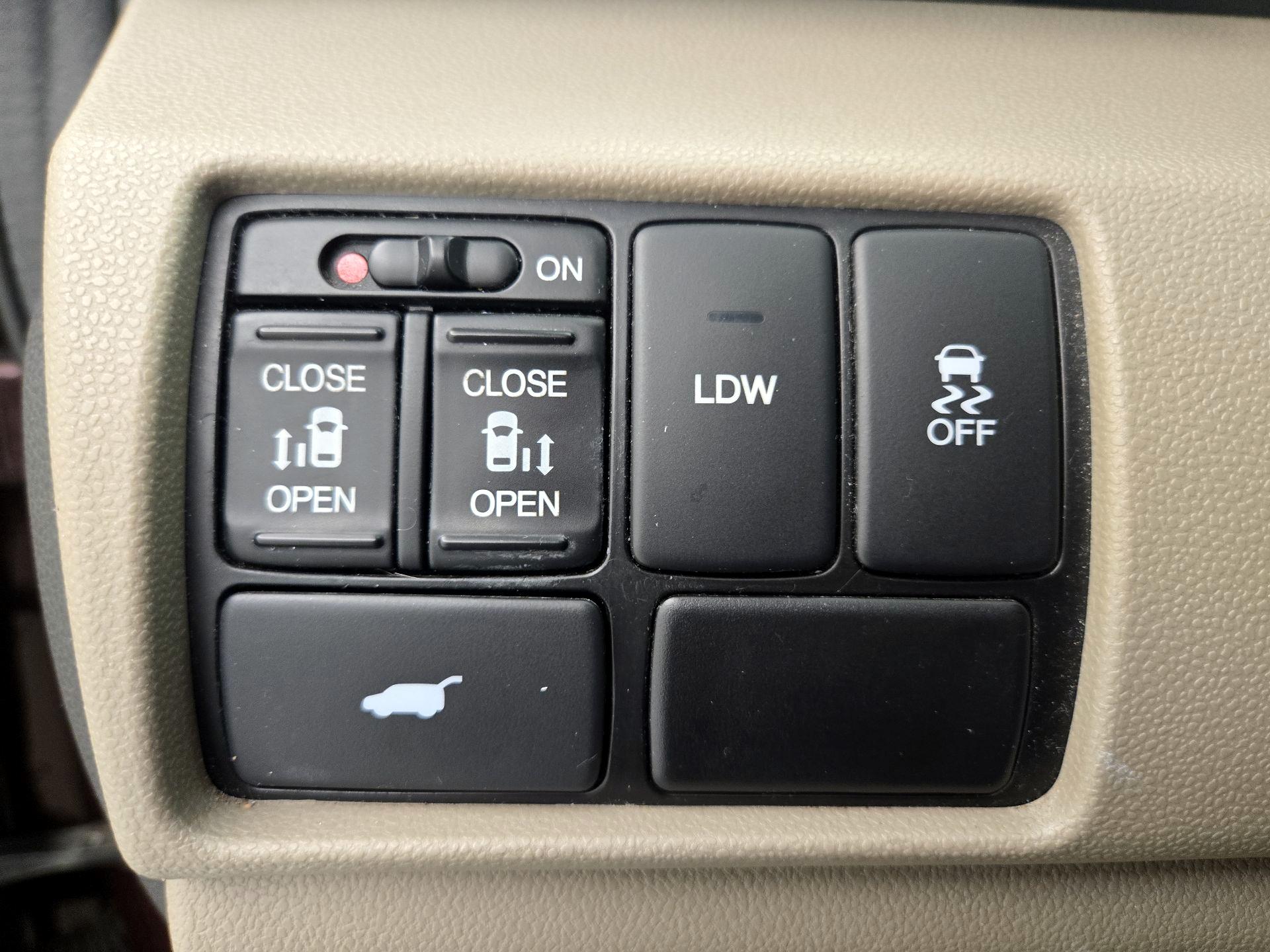 Thumbnail: 2014 Honda Odyssey - 13