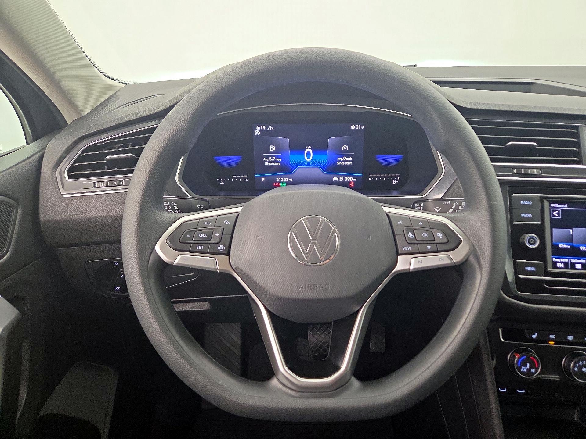 Thumbnail: 2022 Volkswagen Tiguan - 10