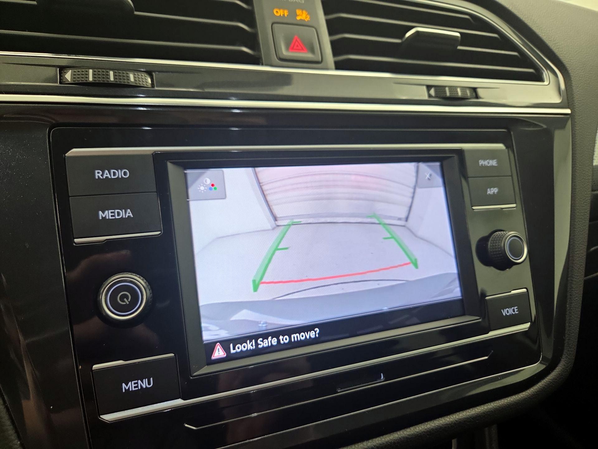 Thumbnail: 2022 Volkswagen Tiguan - 14