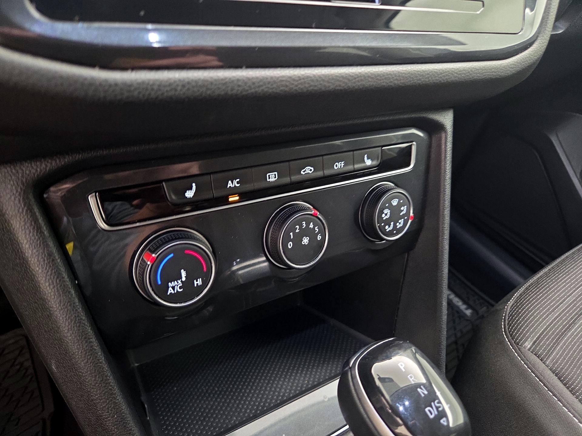 Thumbnail: 2022 Volkswagen Tiguan - 16